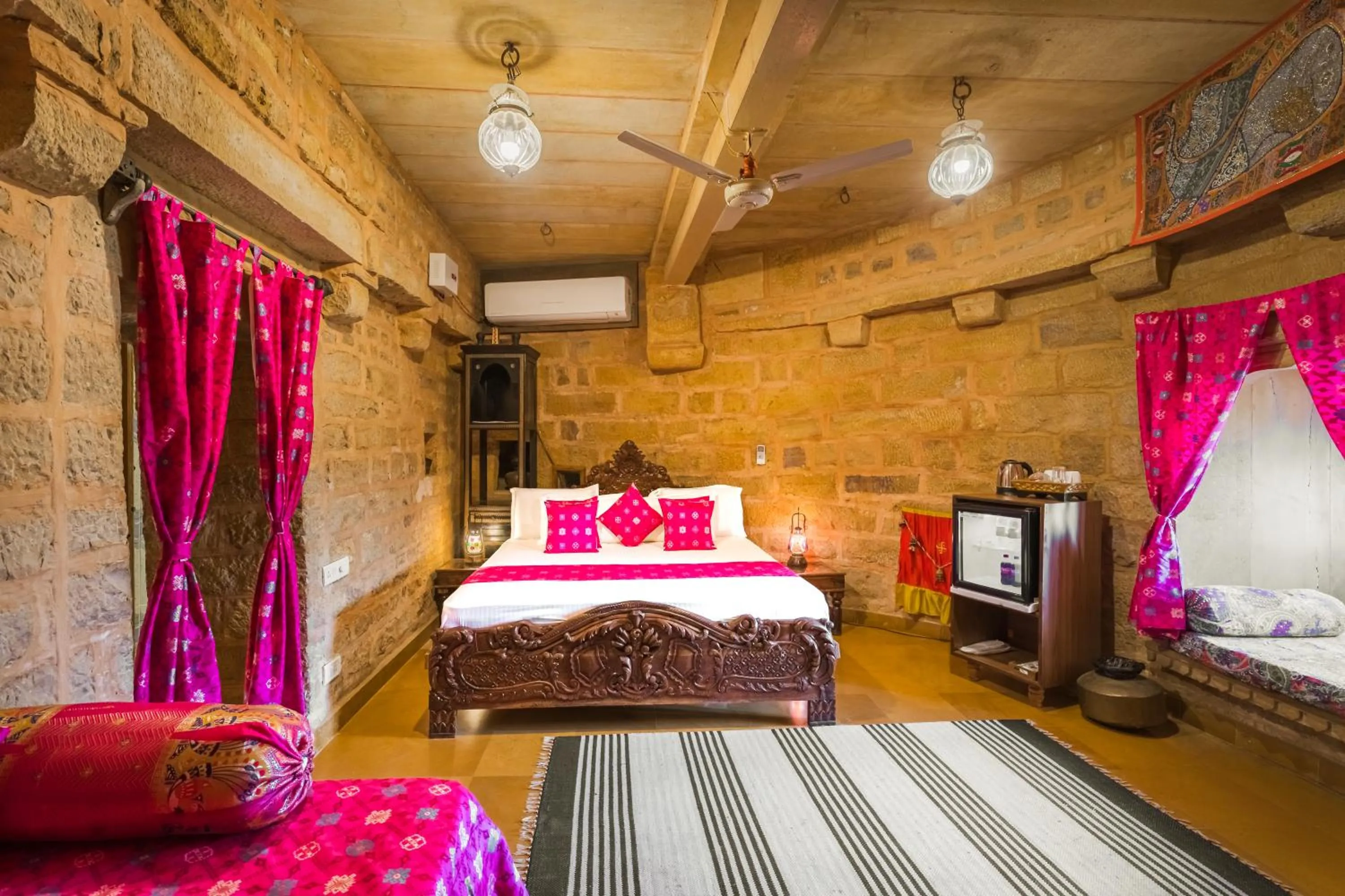 Bed in Hotel Rajmandir