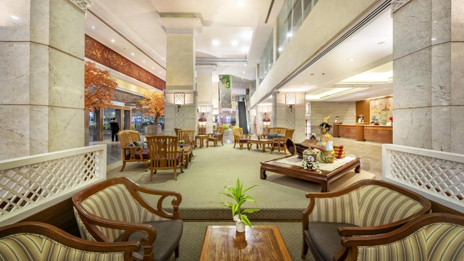 Lobby or reception, Restaurant/Places to Eat in Ramada by Wyndham Bangkok Chaophya Park