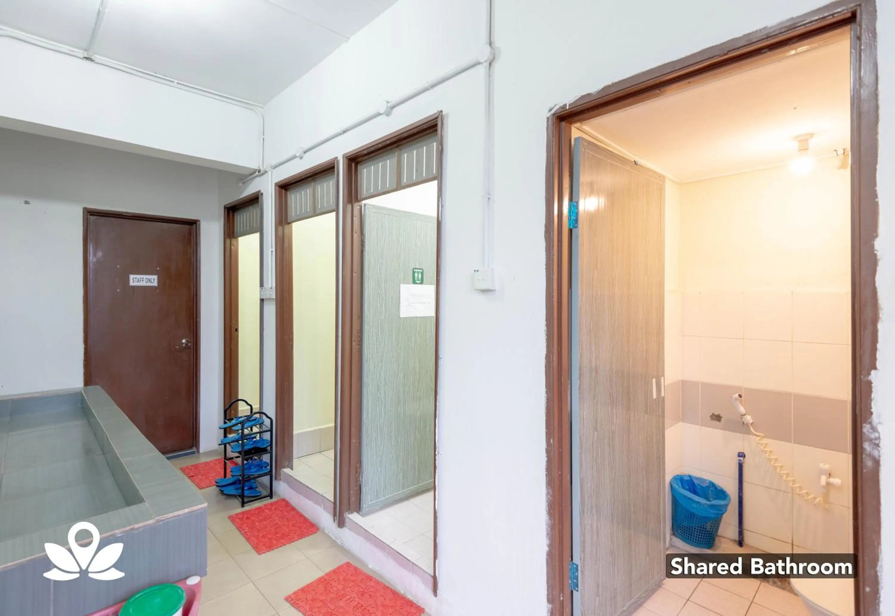 Bathroom in Island Backpackers