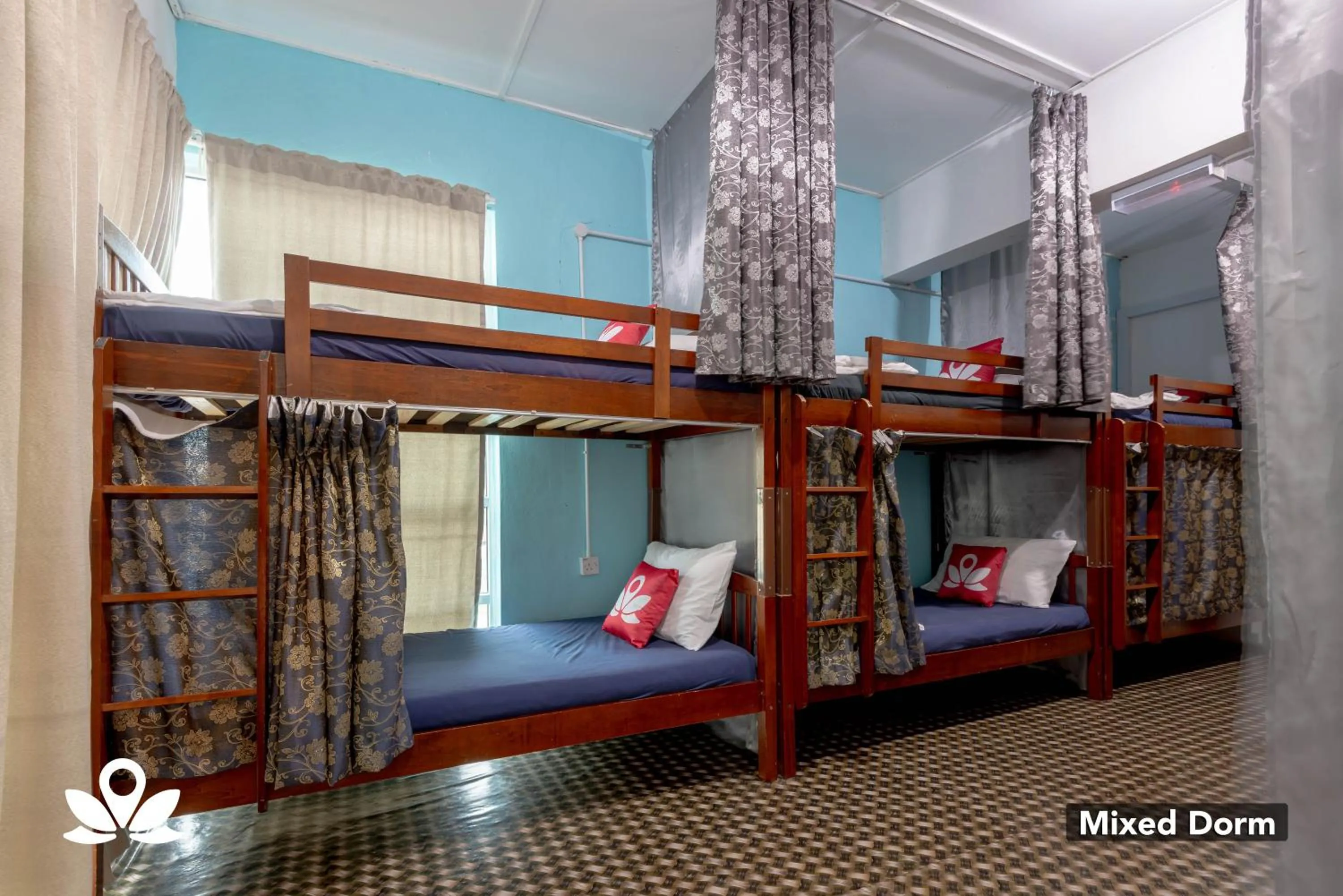 bunk bed, Bed in Island Backpackers