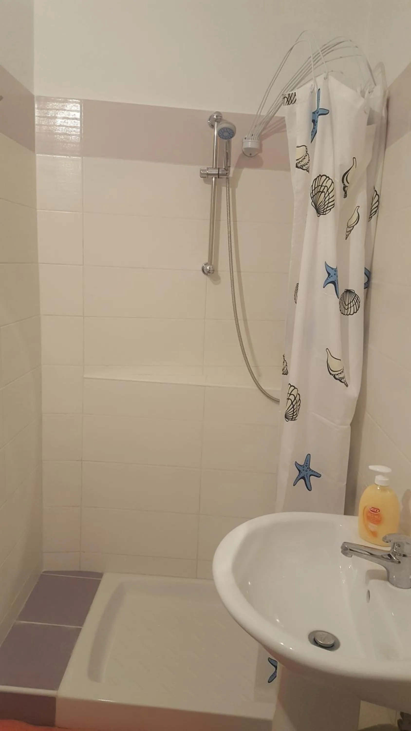 Room Calafatari