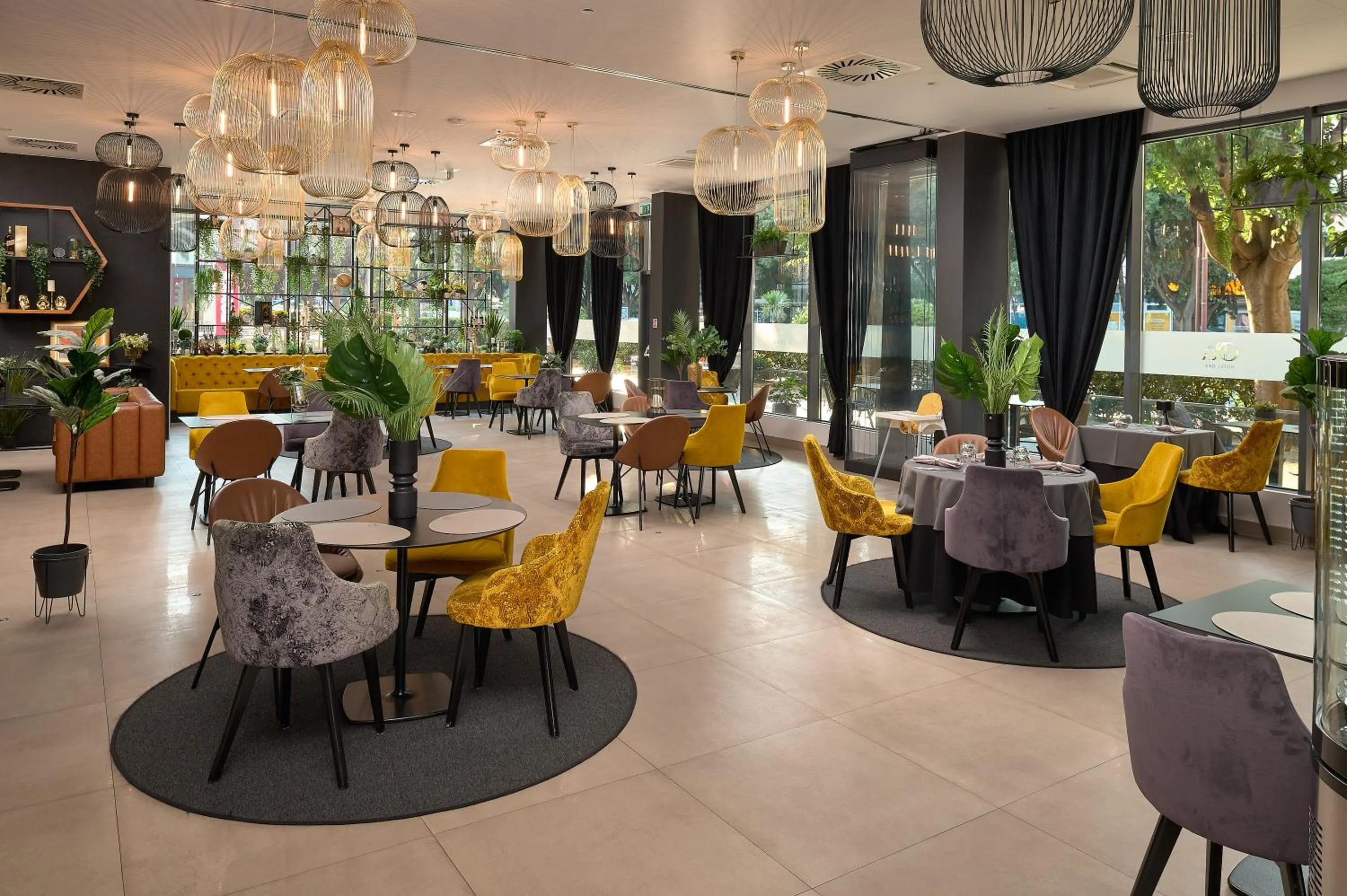 Restaurant/places to eat in Sia Split Hotel