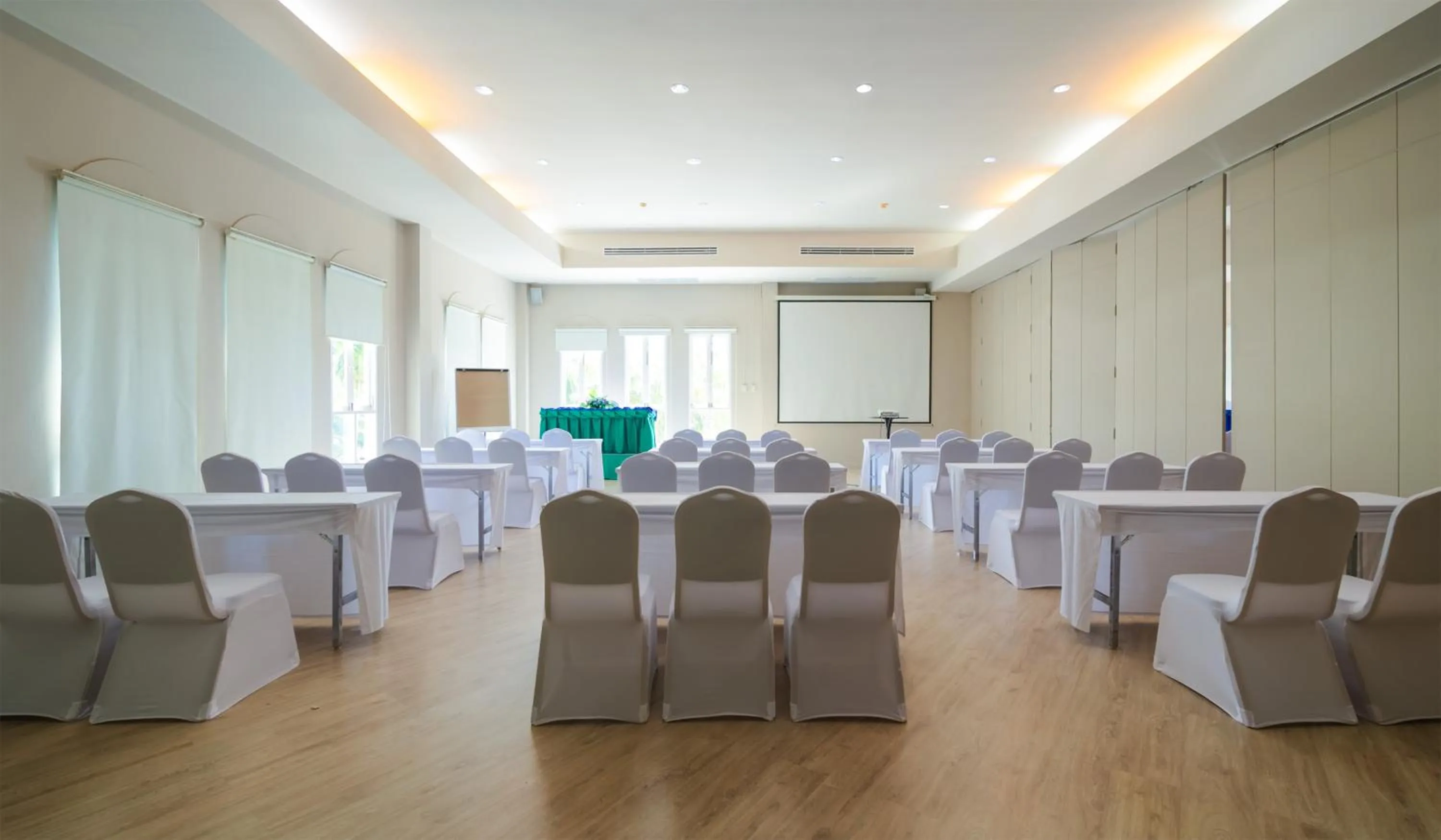 Property building in The Old Phuket - Karon Beach Resort