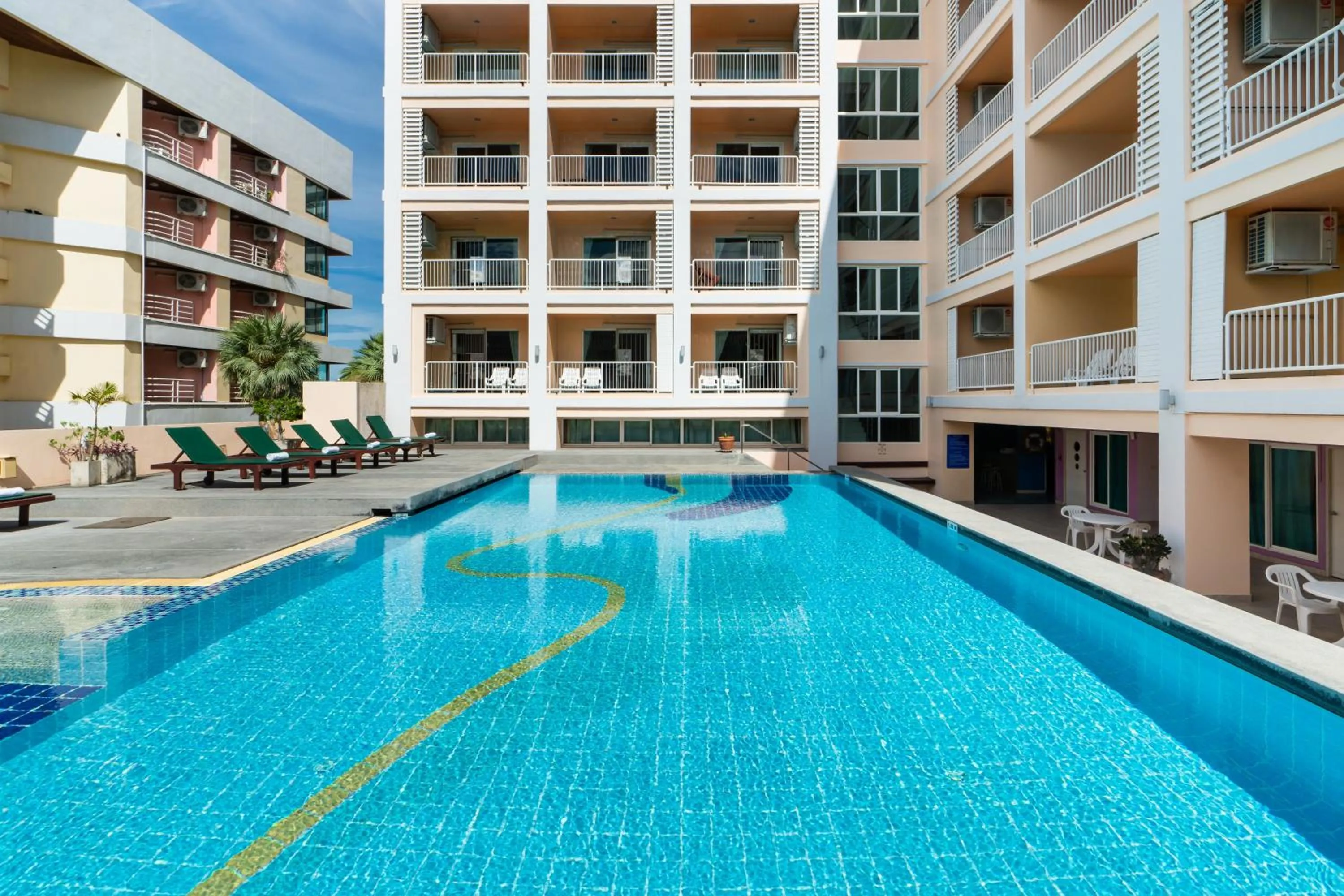 Swimming pool in Best Bella Pattaya