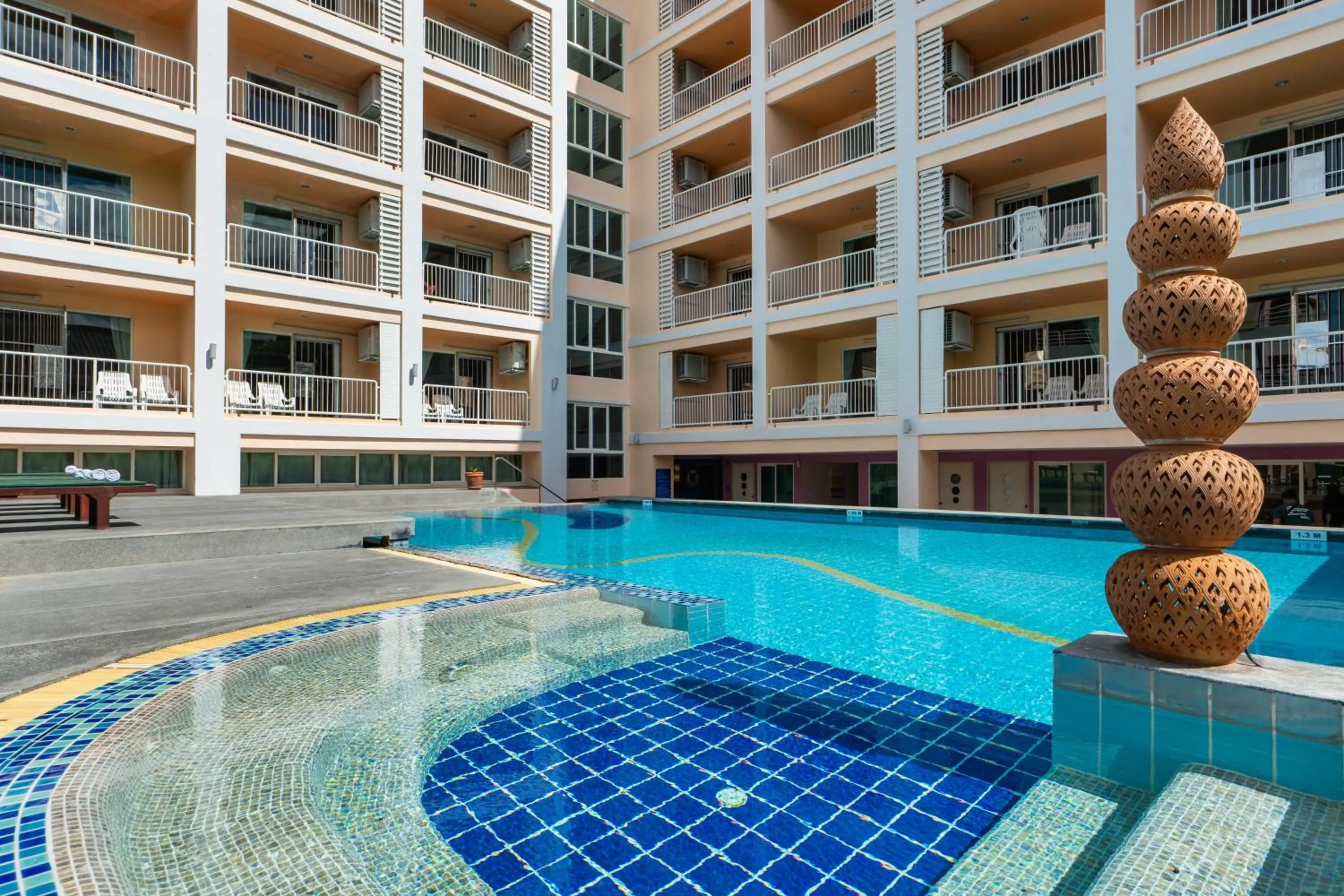 Swimming pool in Best Bella Pattaya