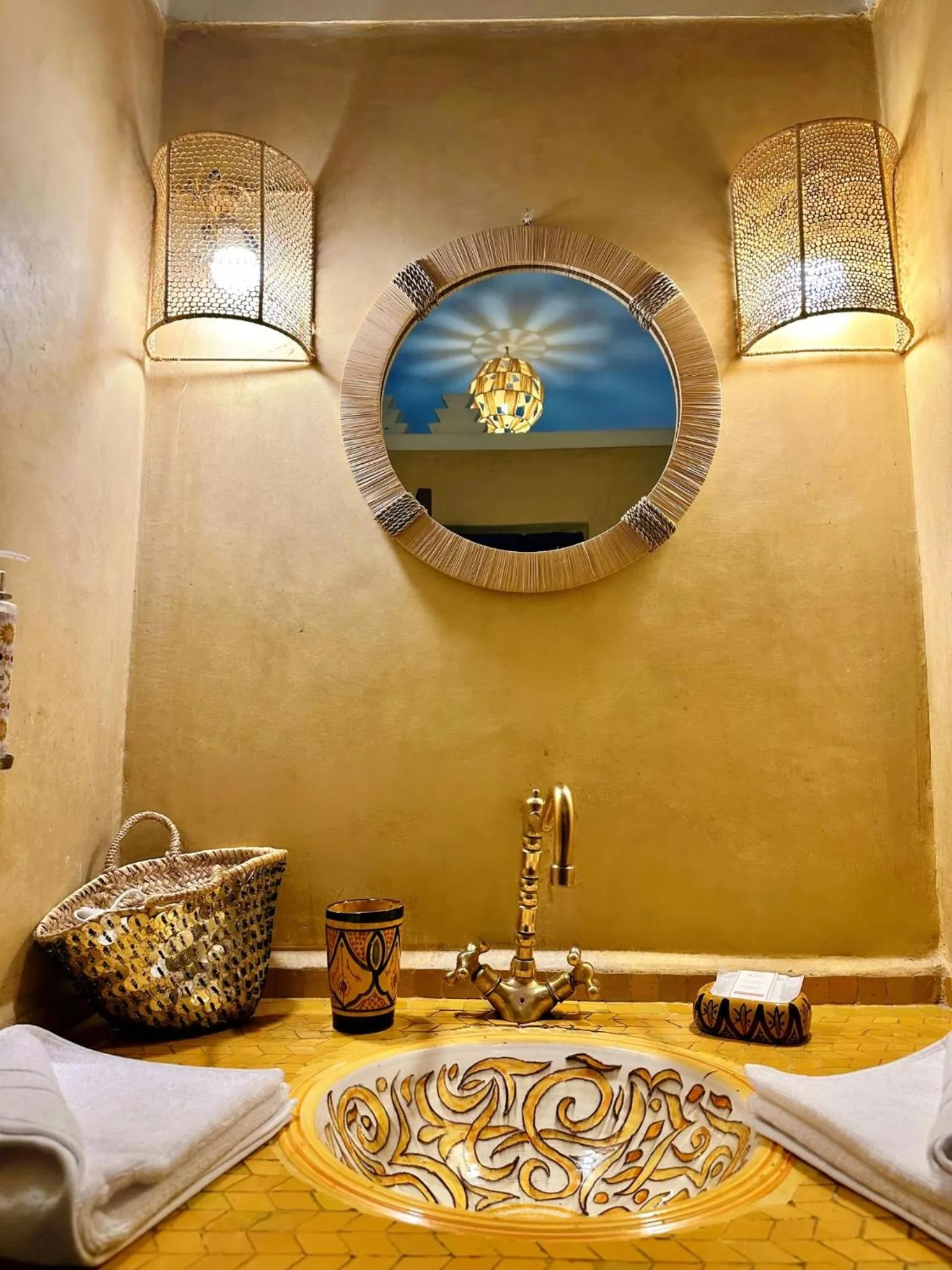 Bathroom, Bed in Riad La Porte Rouge By La Siredrah