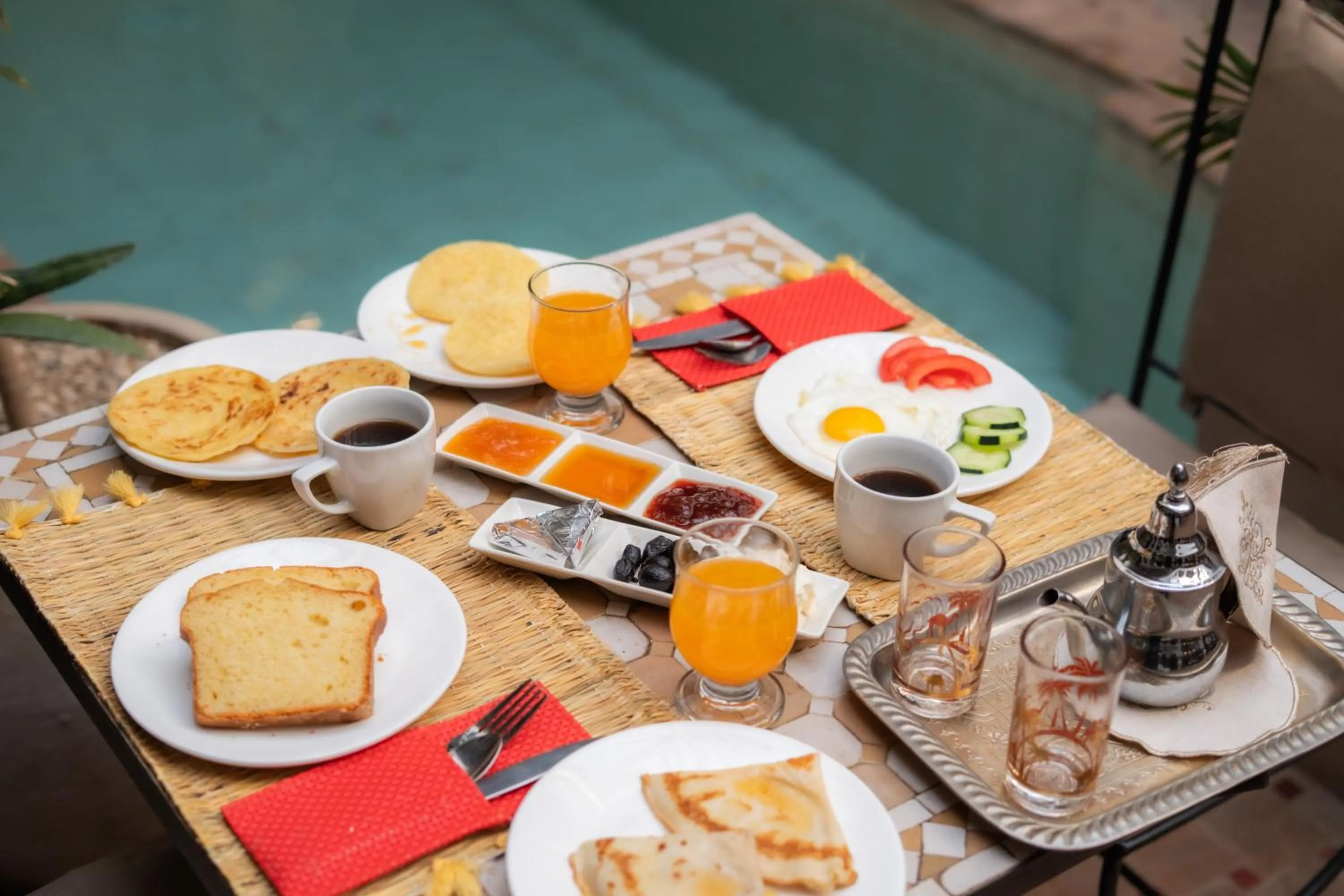 Breakfast in Riad La Porte Rouge By La Siredrah