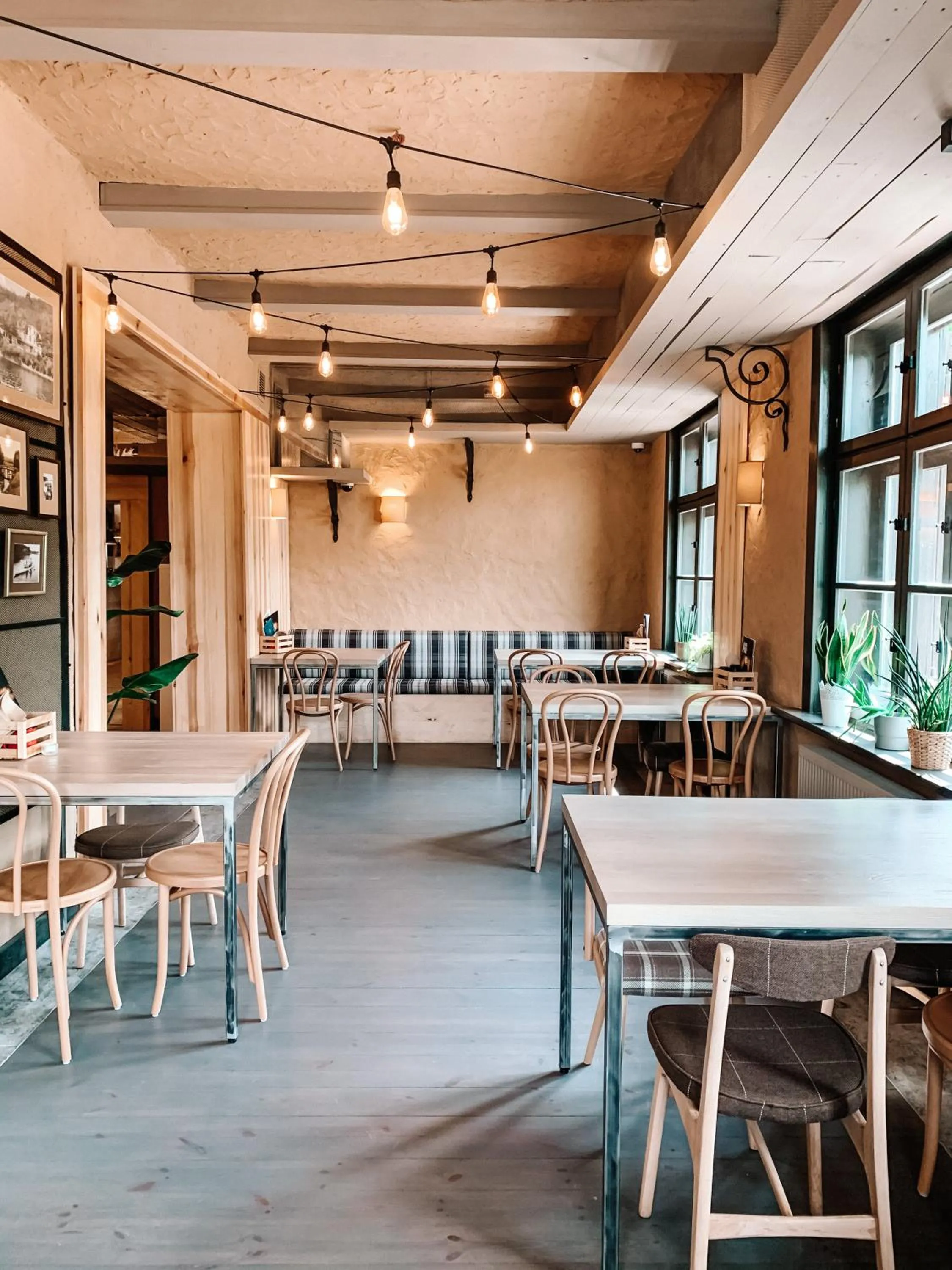 Seating area in Przystanek Tleń