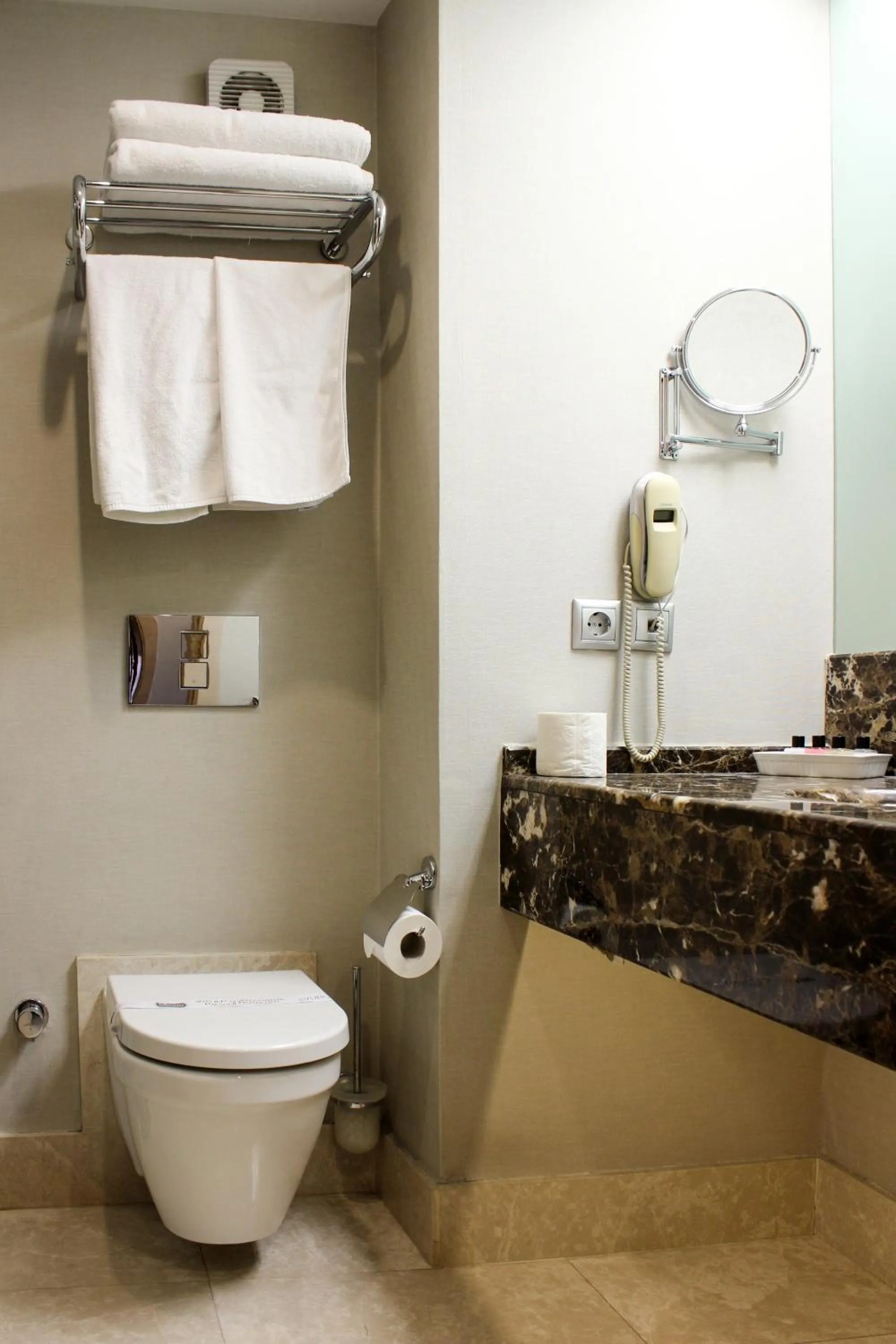 Toilet in Eyuboglu Hotel