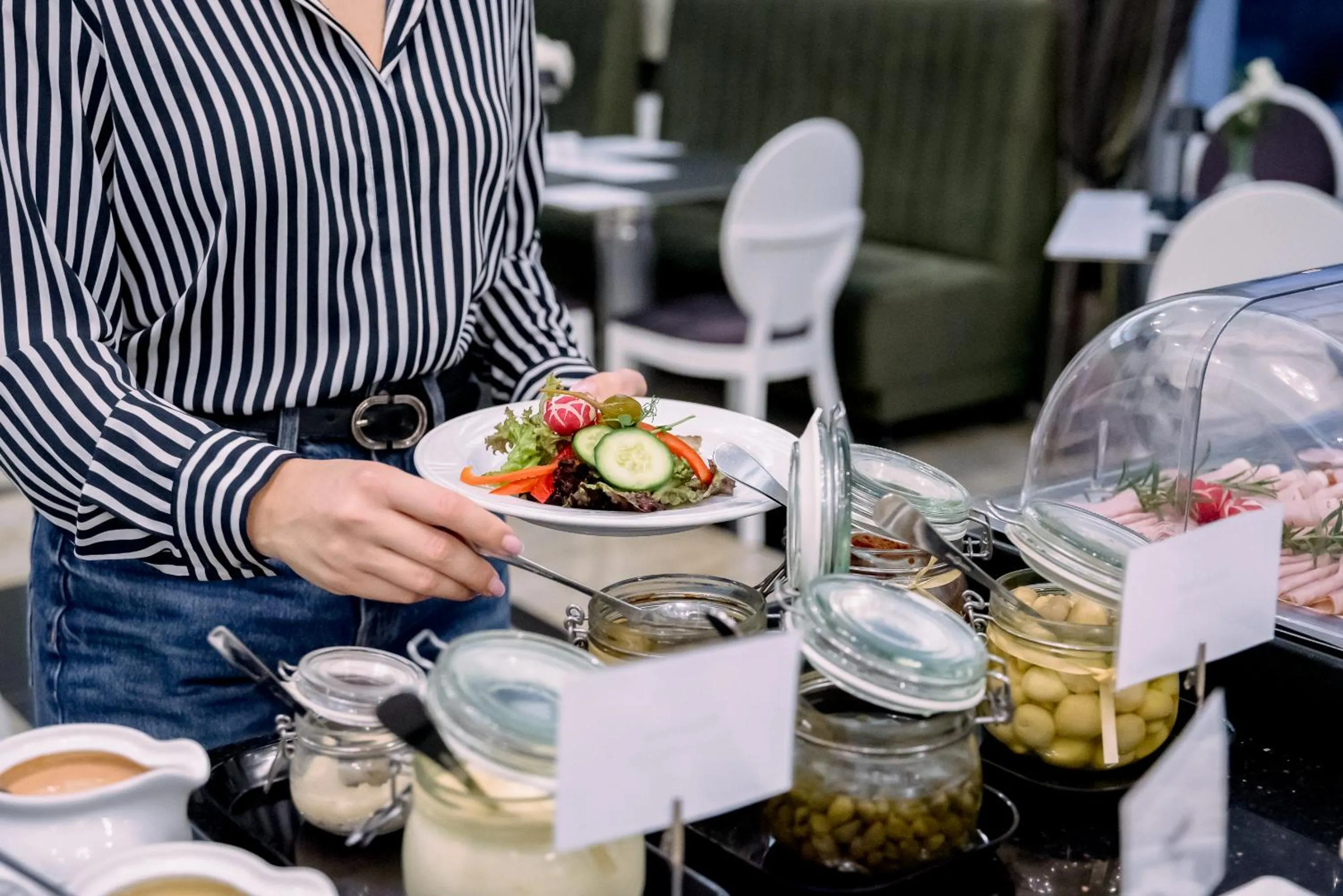 Restaurant/places to eat in Hotel Lamberton