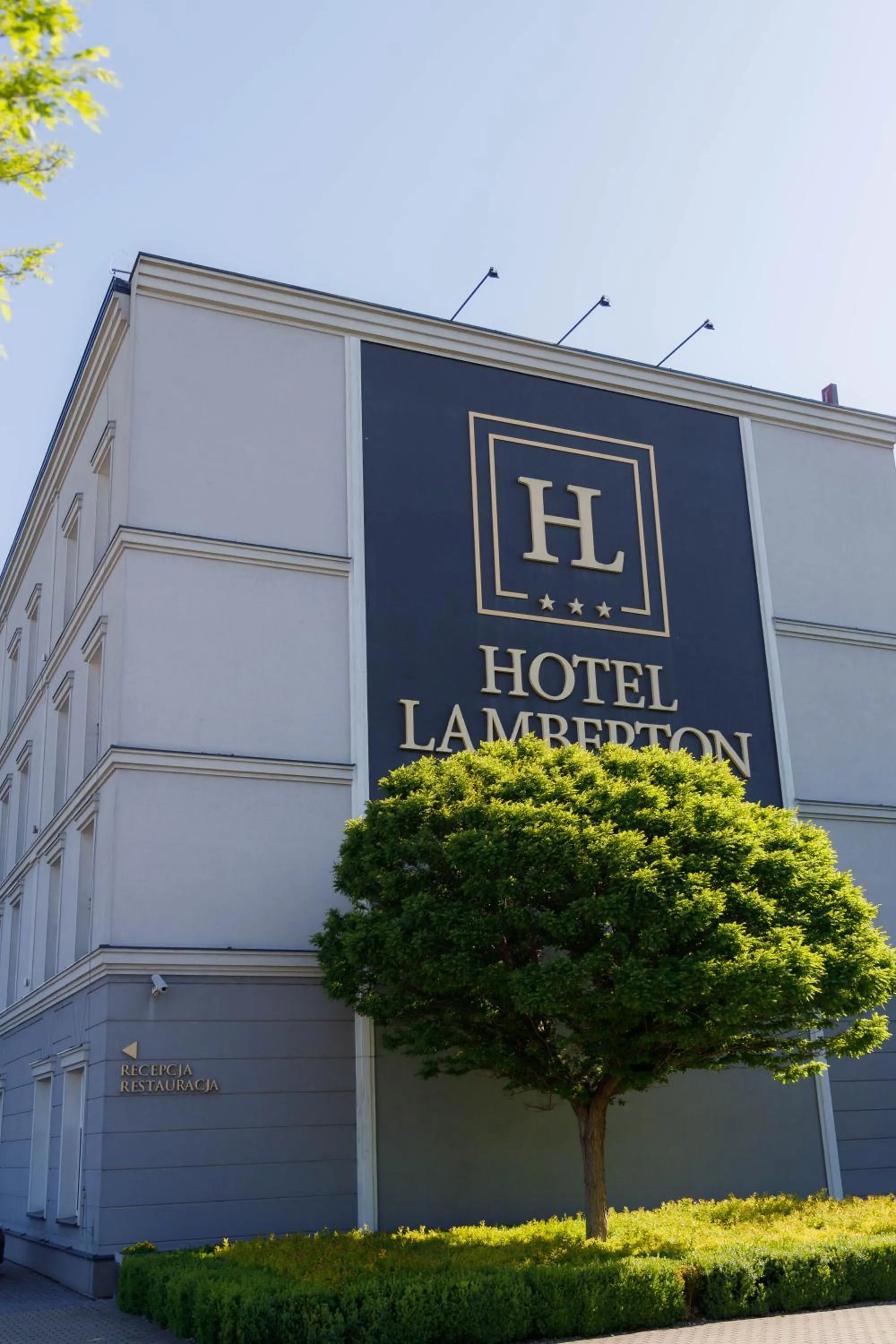 Day in Hotel Lamberton