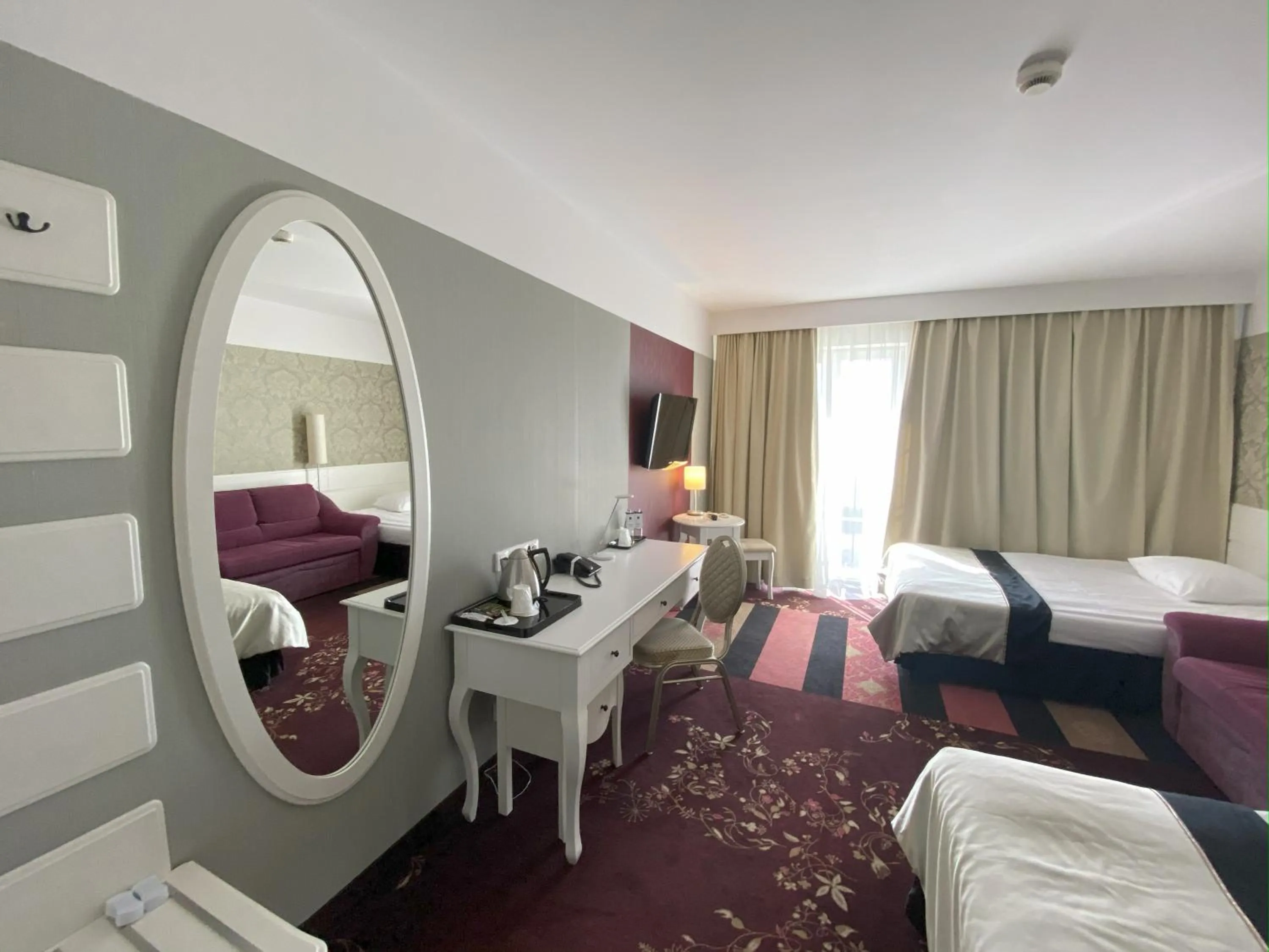 Seating area, Bed in Hotel Lamberton