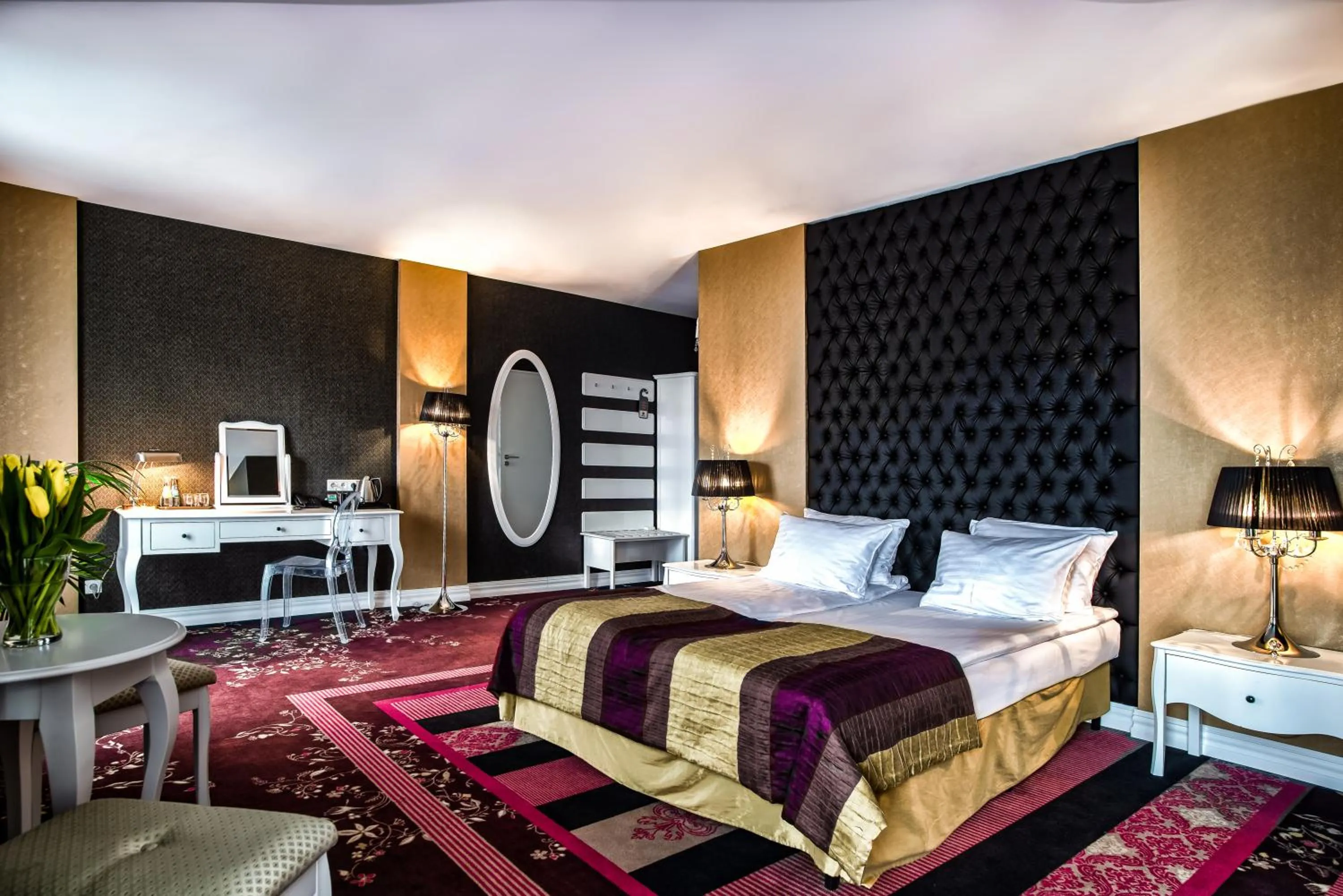 Bed in Hotel Lamberton