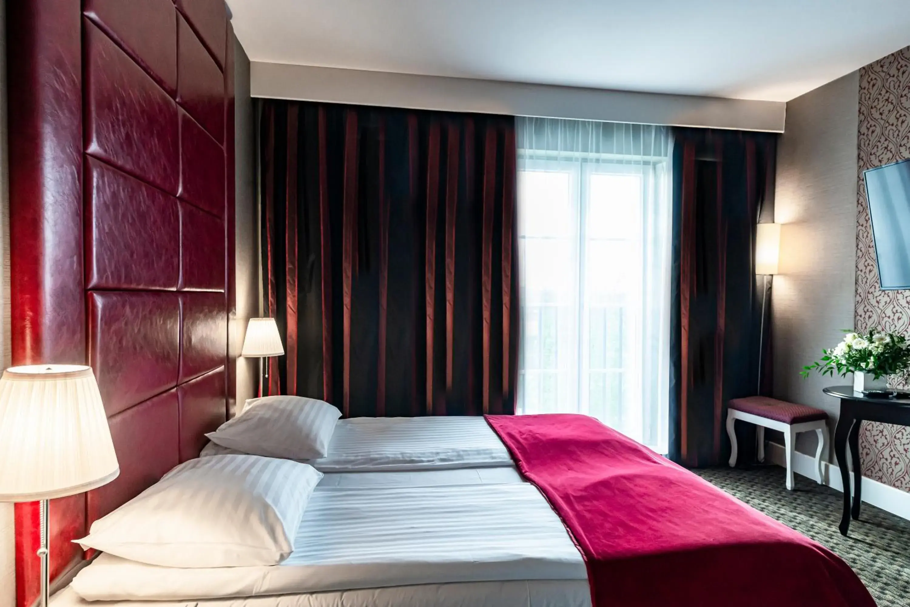 Queen Room with Spa Bath in Hotel Lamberton Queen Room with Spa Bath in Hotel Lamberton