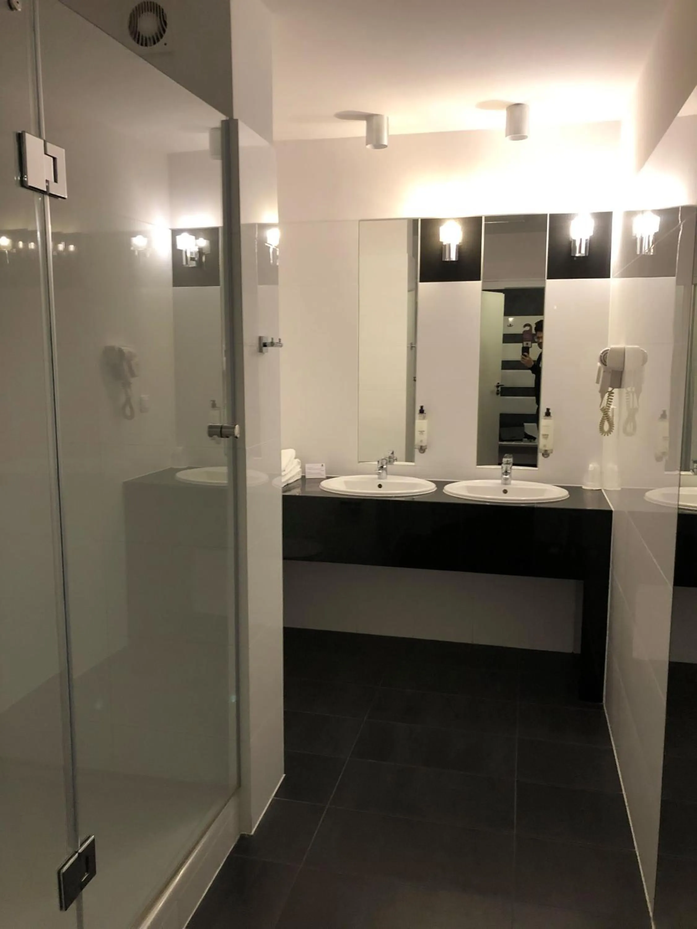 Toilet in Hotel Lamberton