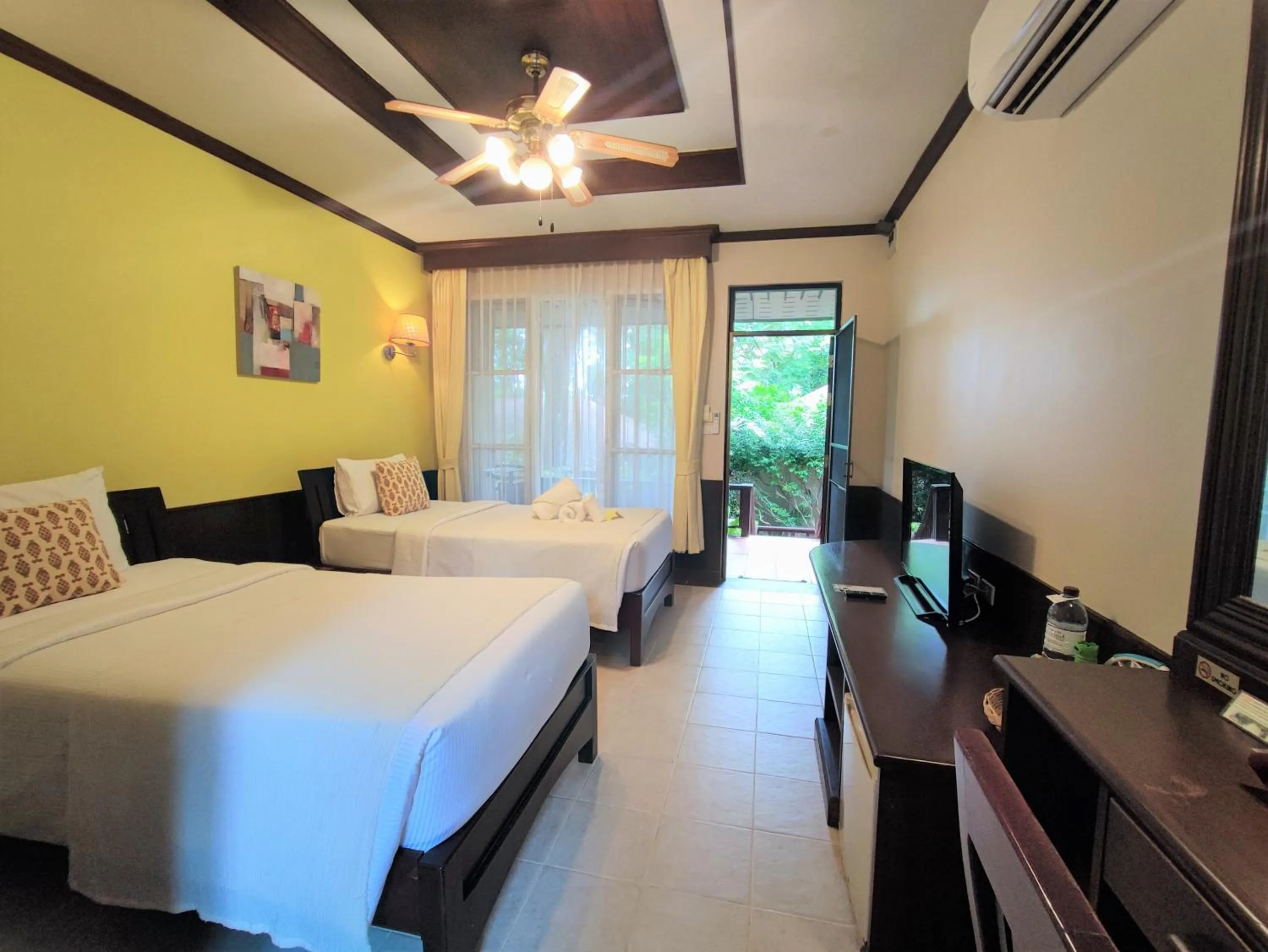 Bed in Samed Villa Resort
