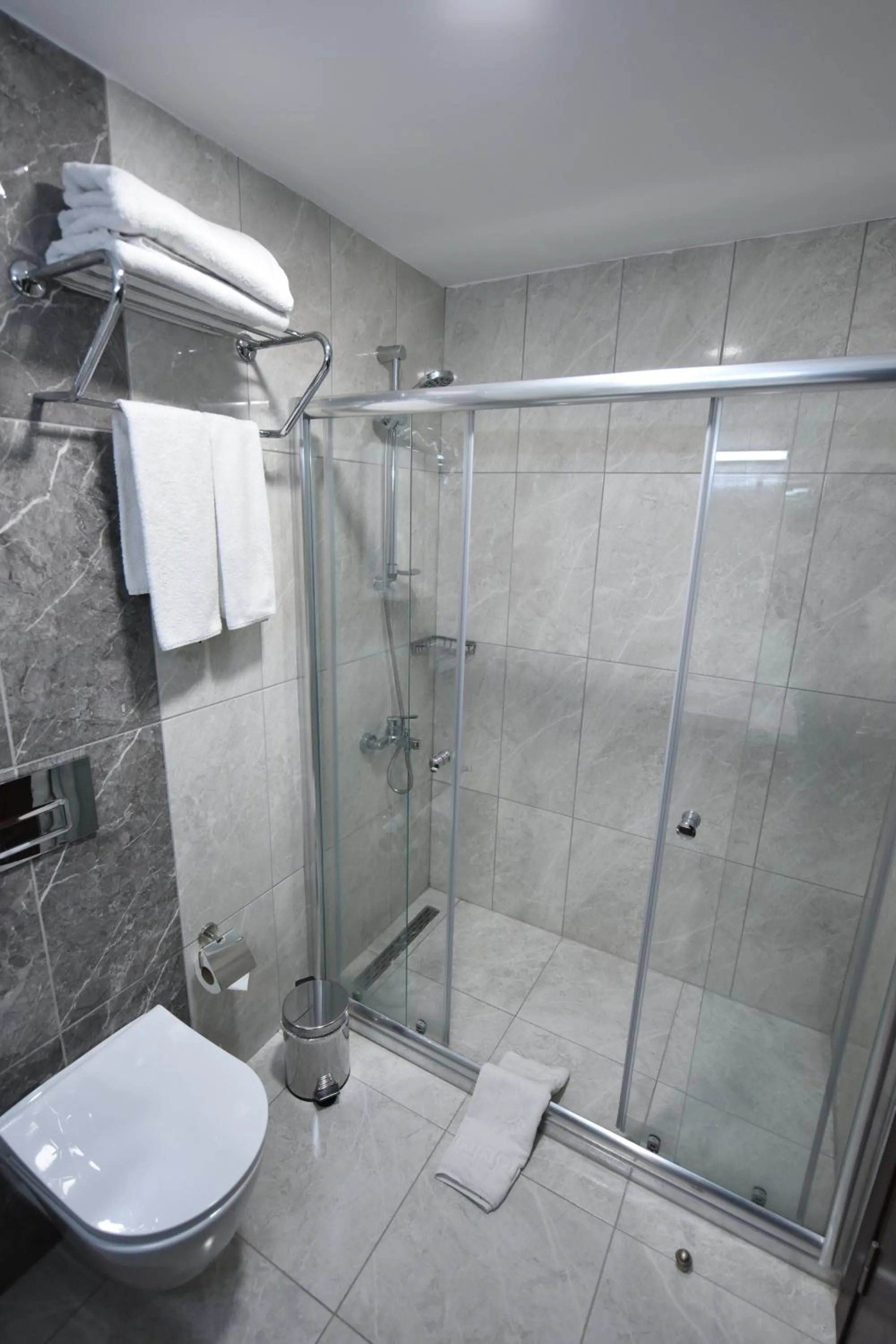 Shower in Asal Hotel