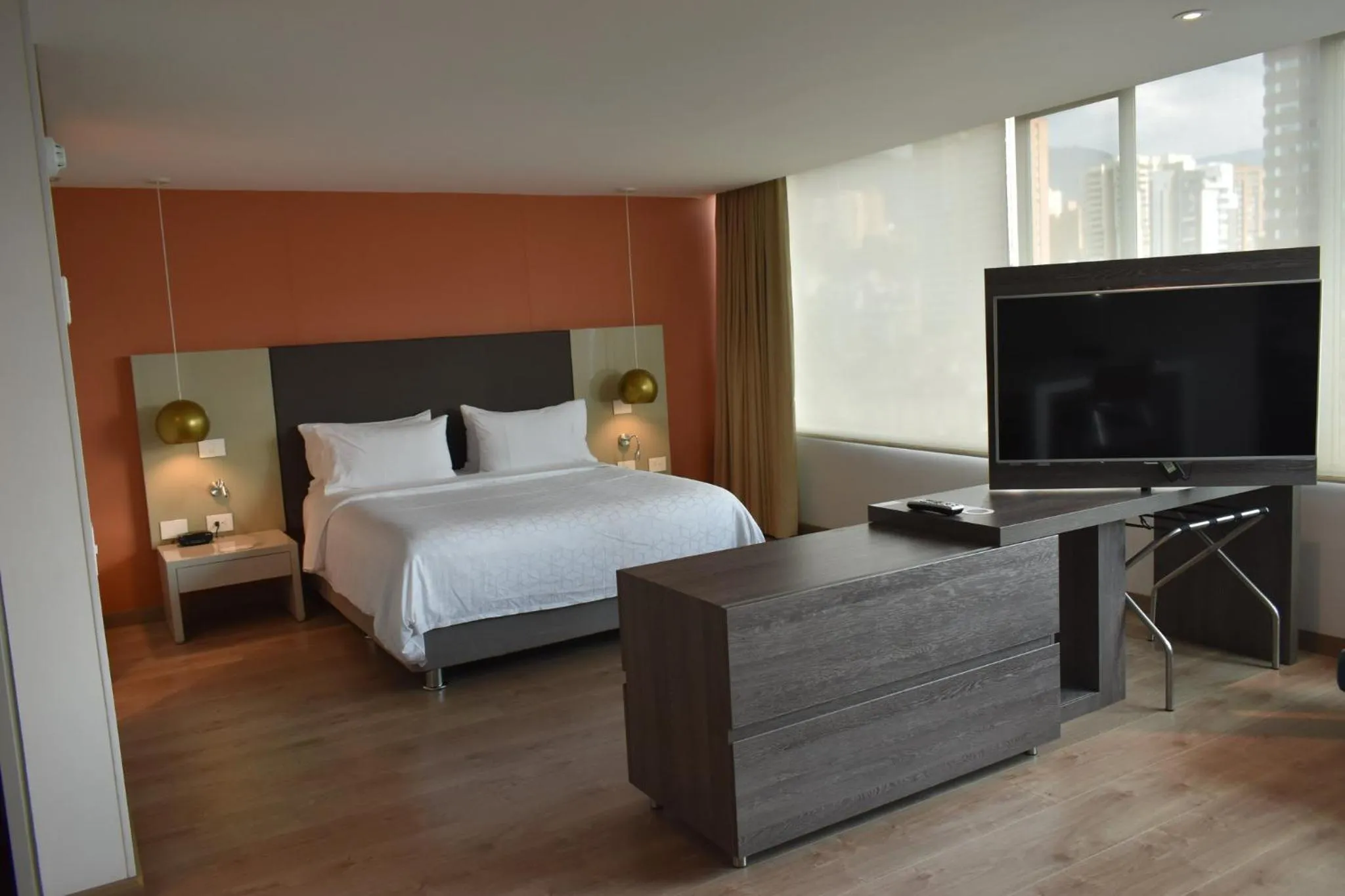 Photo of the whole room, Bed in Hotel Holiday Inn Express & Suites Medellin by IHG