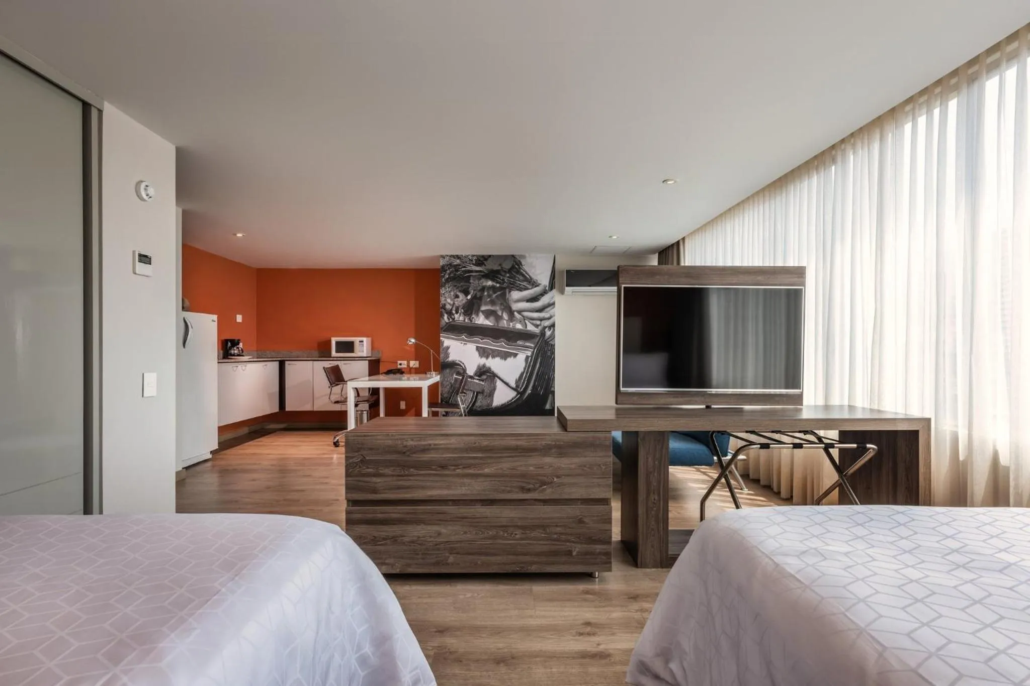 Photo of the whole room, Bed in Hotel Holiday Inn Express & Suites Medellin by IHG