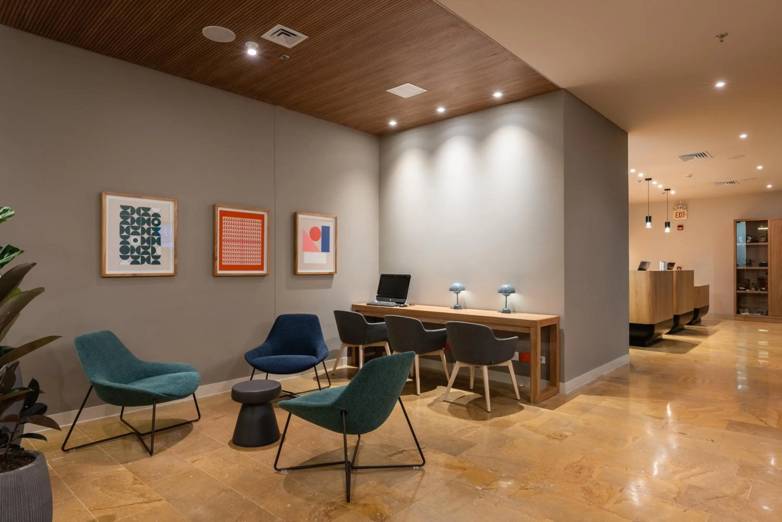 Living room in Hotel Holiday Inn Express & Suites Medellin by IHG