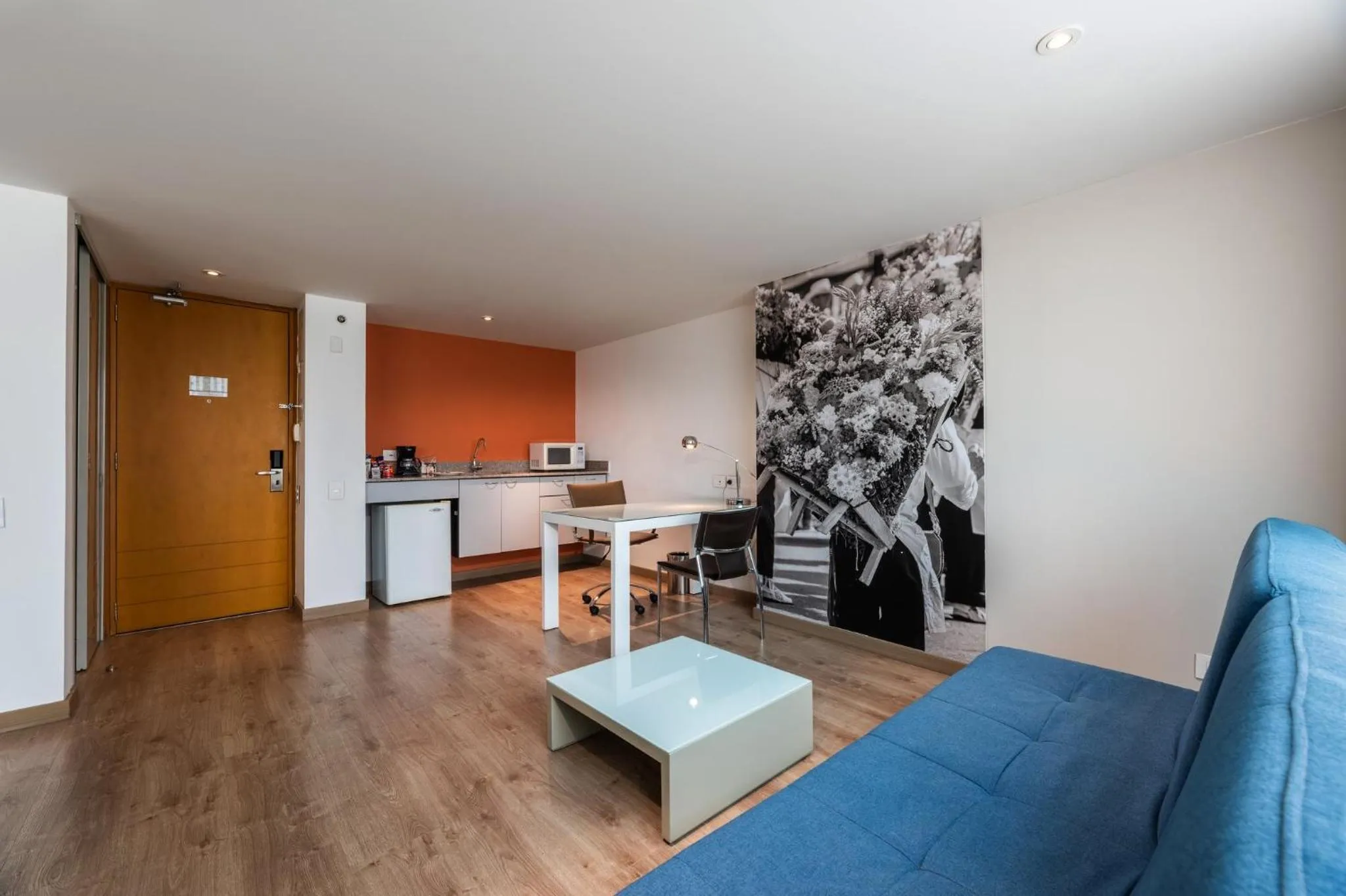 Photo of the whole room in Hotel Holiday Inn Express & Suites Medellin by IHG