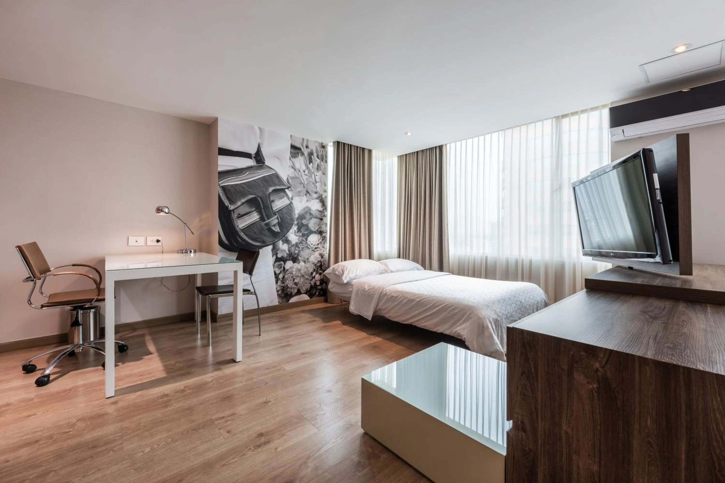 Bed in Hotel Holiday Inn Express & Suites Medellin by IHG