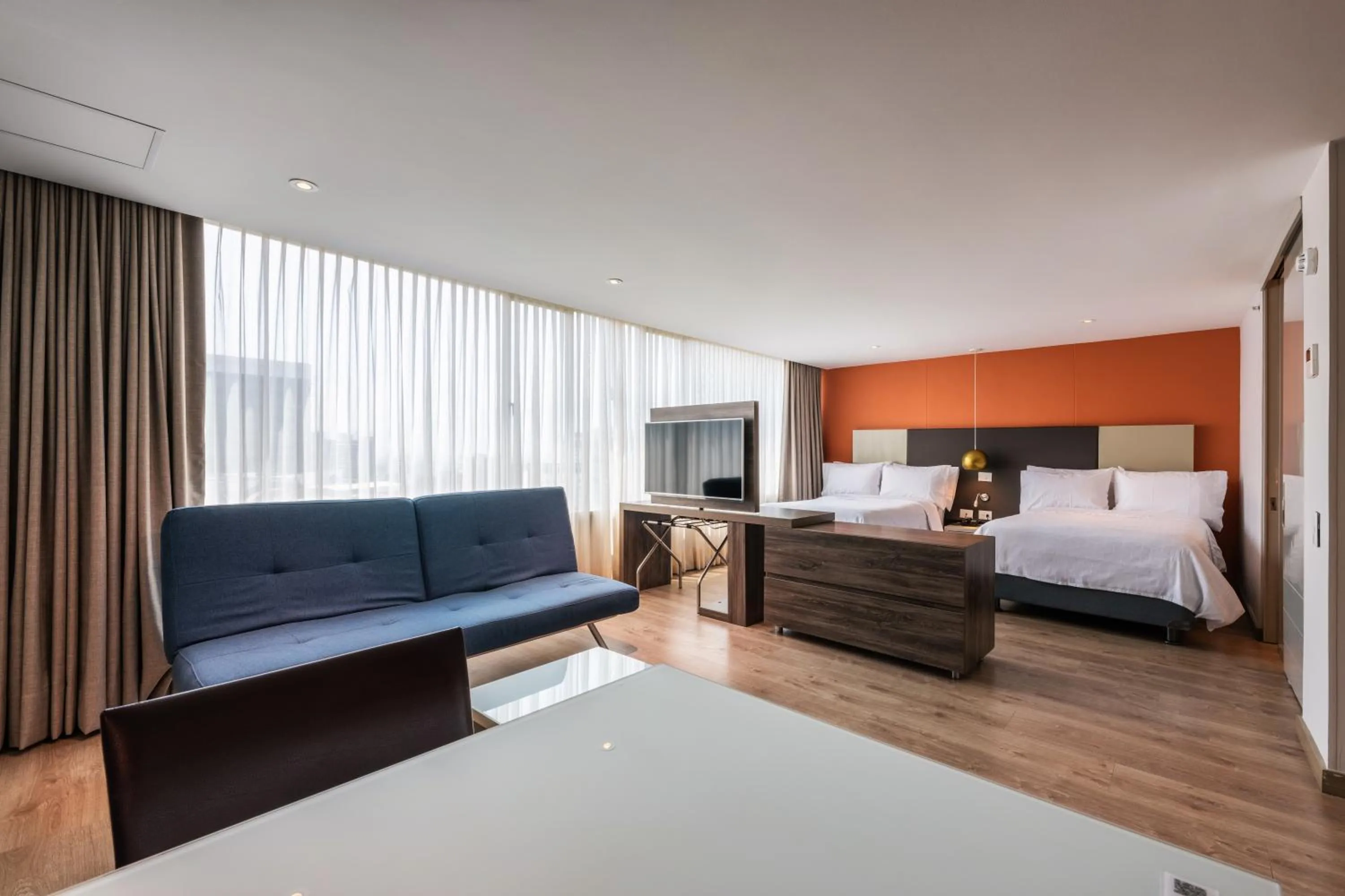 Photo of the whole room, Bed in Hotel Holiday Inn Express & Suites Medellin by IHG