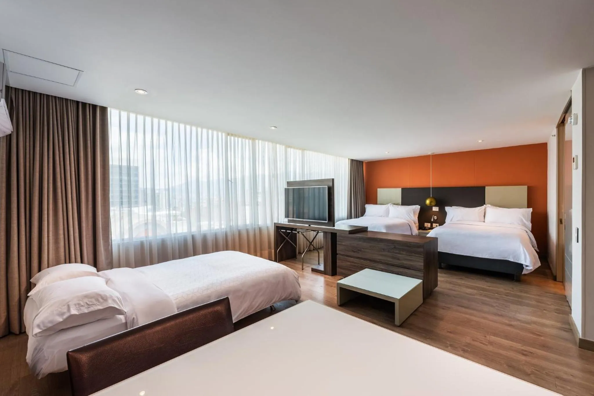 Photo of the whole room, Bed in Hotel Holiday Inn Express & Suites Medellin by IHG