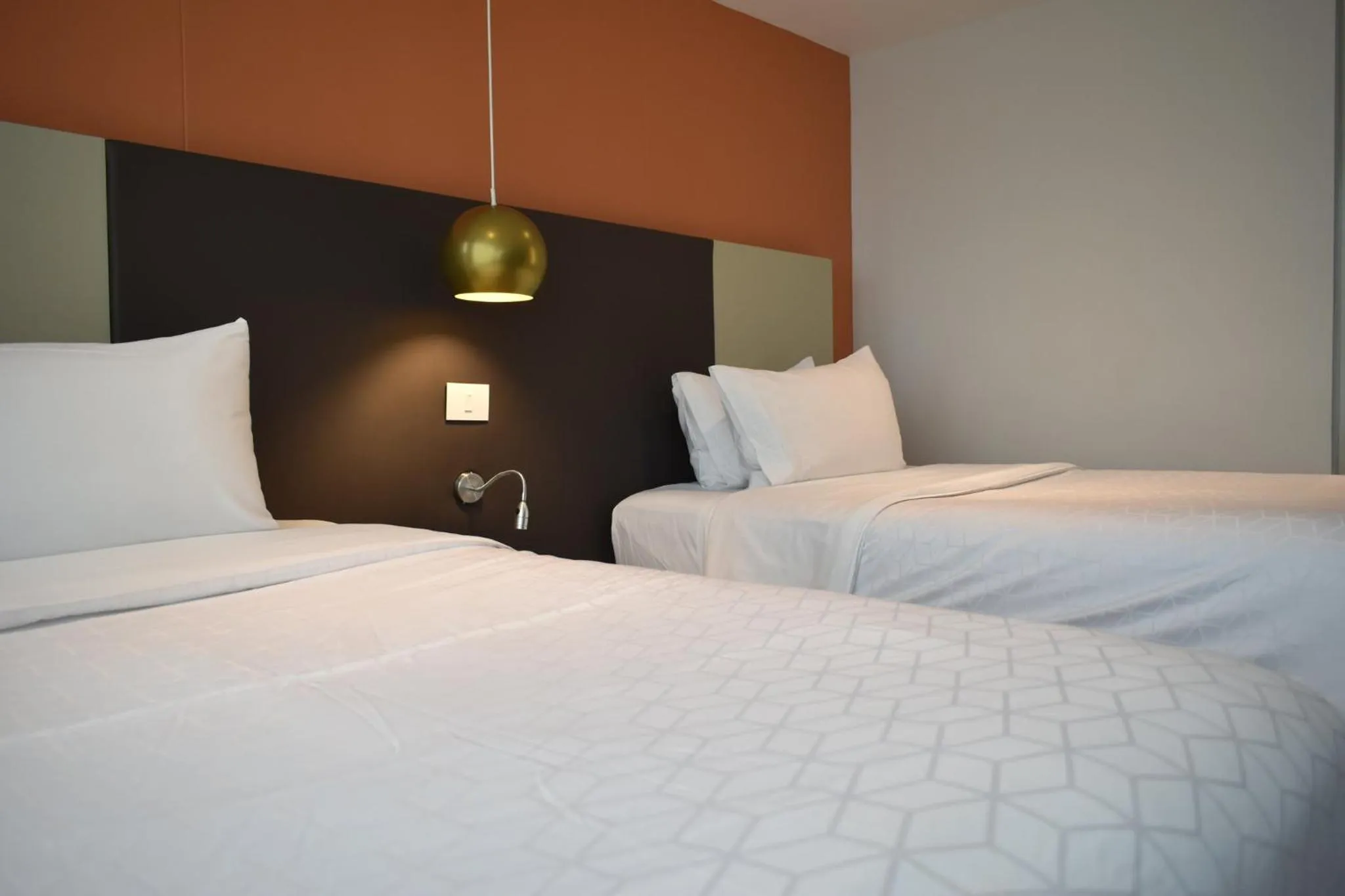 Photo of the whole room, Bed in Hotel Holiday Inn Express & Suites Medellin by IHG