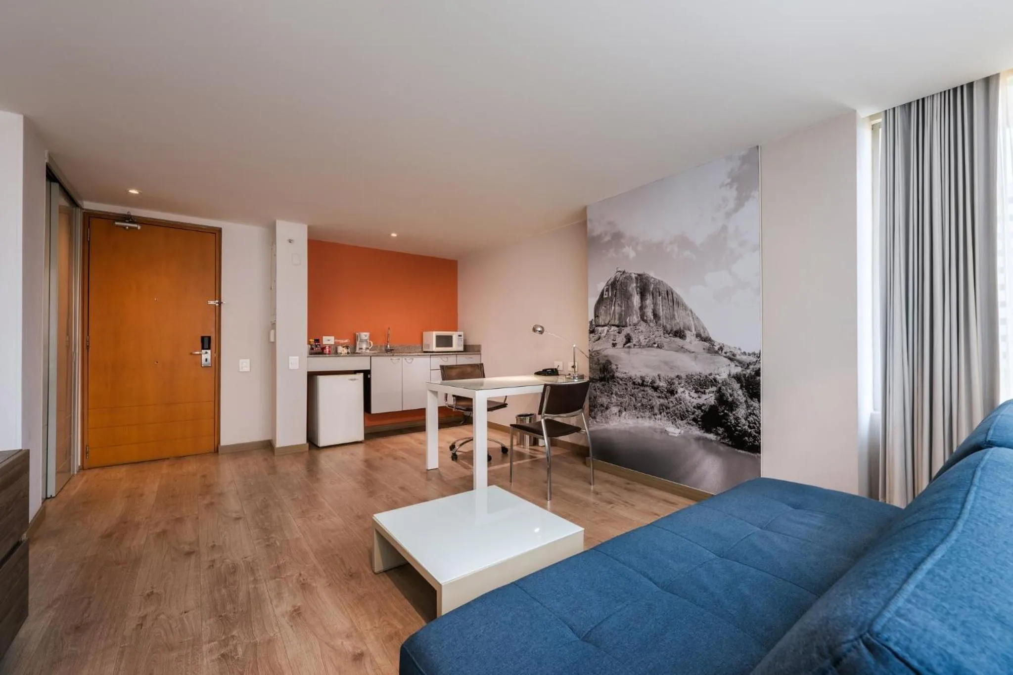 Photo of the whole room in Hotel Holiday Inn Express & Suites Medellin by IHG