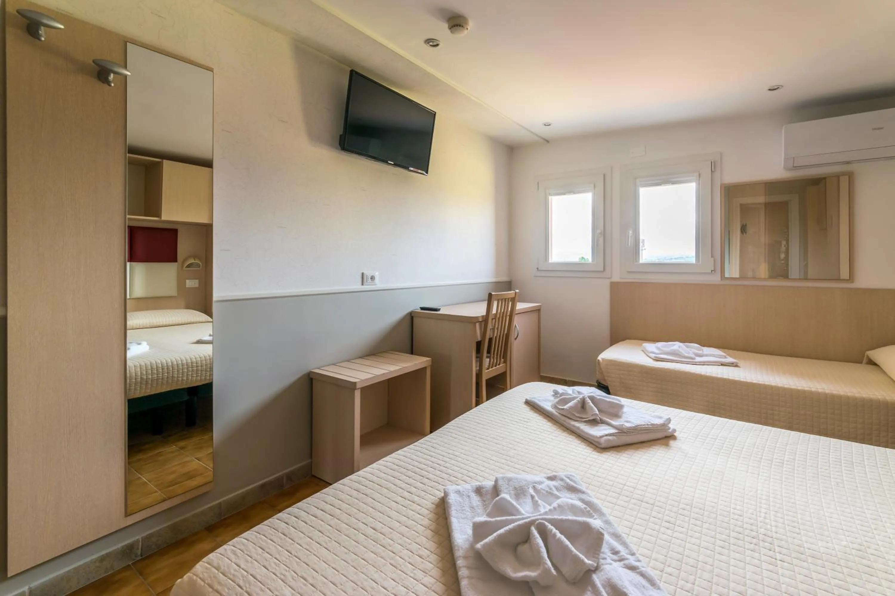 Photo of the whole room in Hotel Stresa