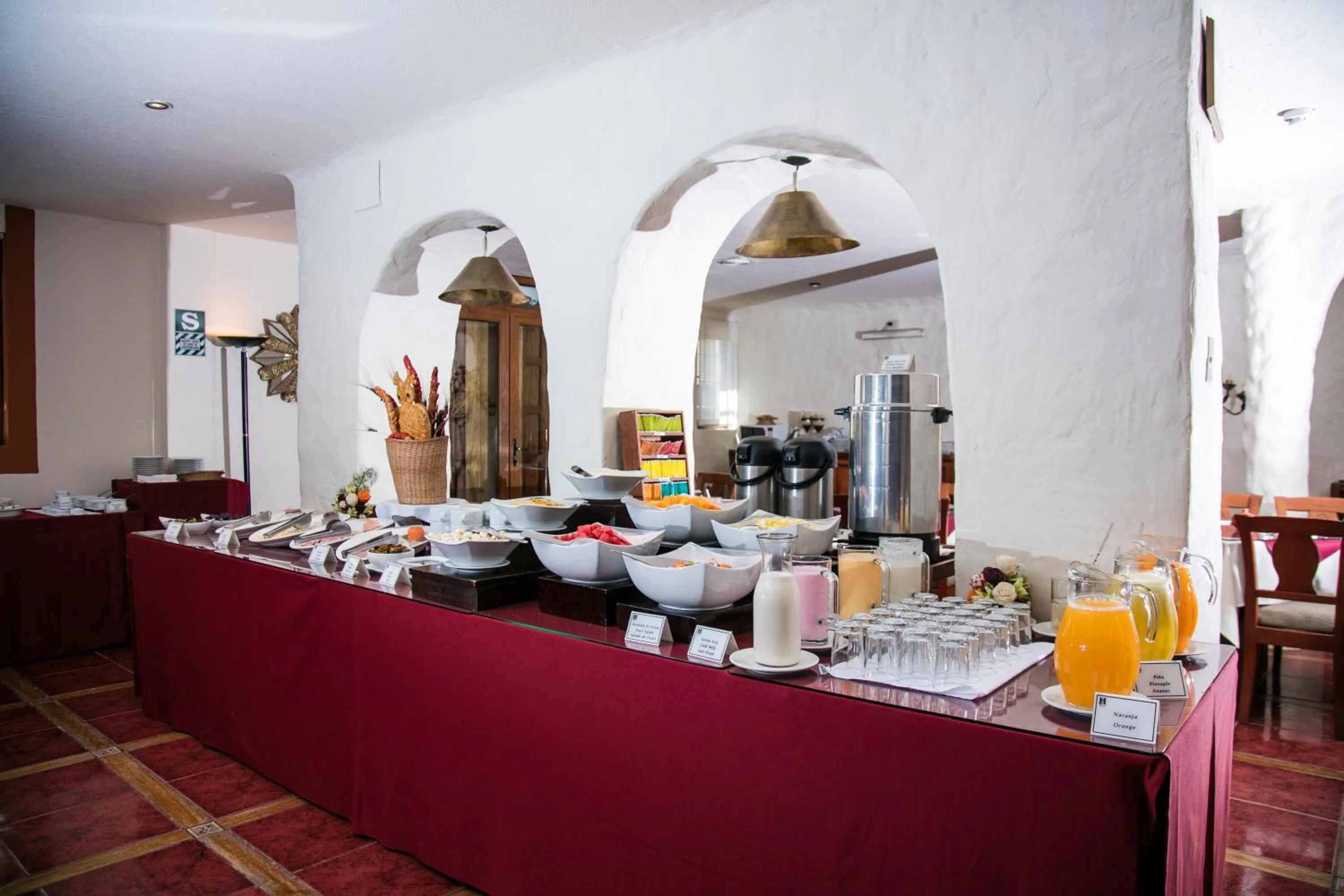 Restaurant/places to eat in San Agustin Internacional