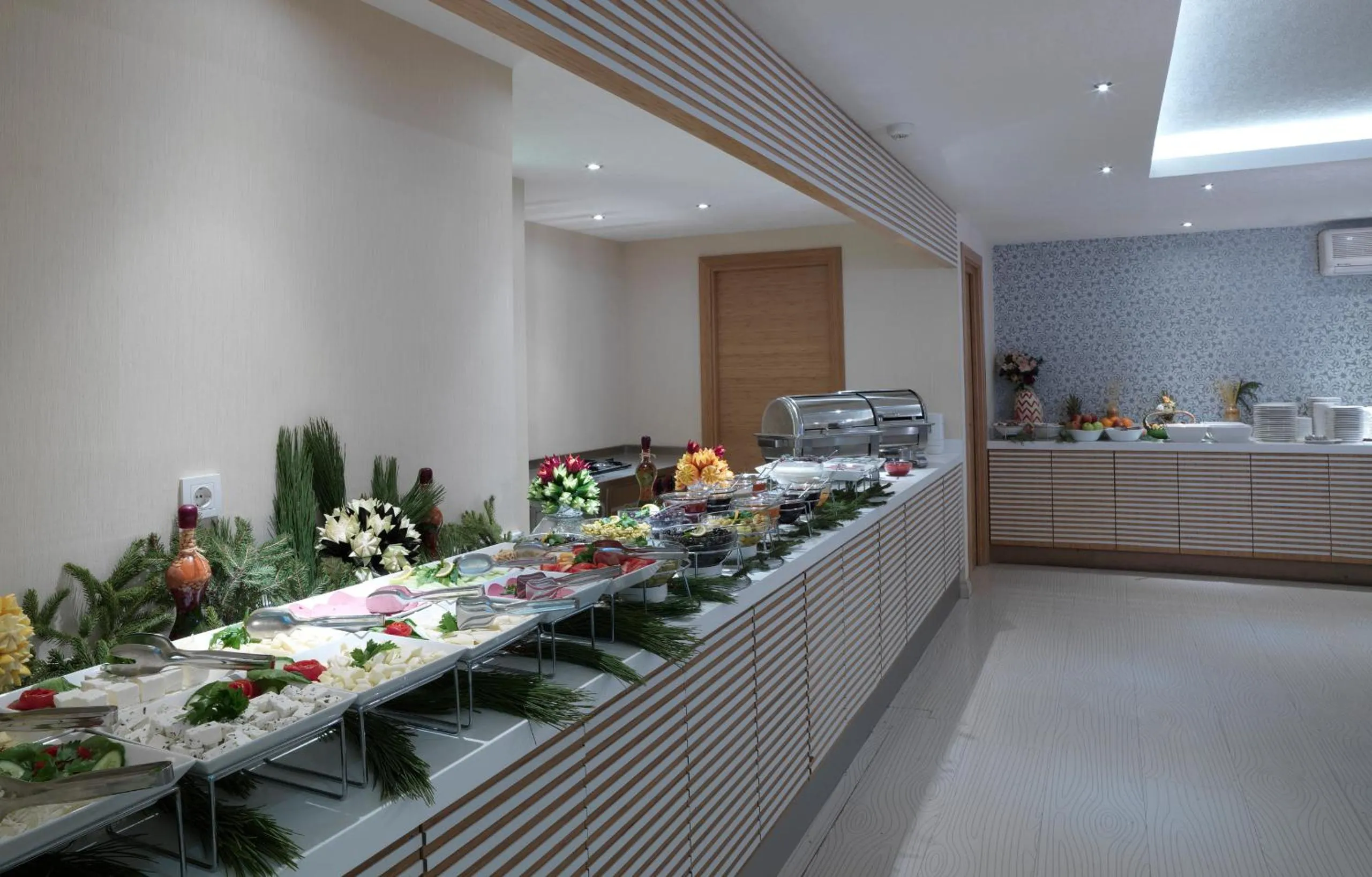 Restaurant/places to eat in Pasapark Karatay Hotel