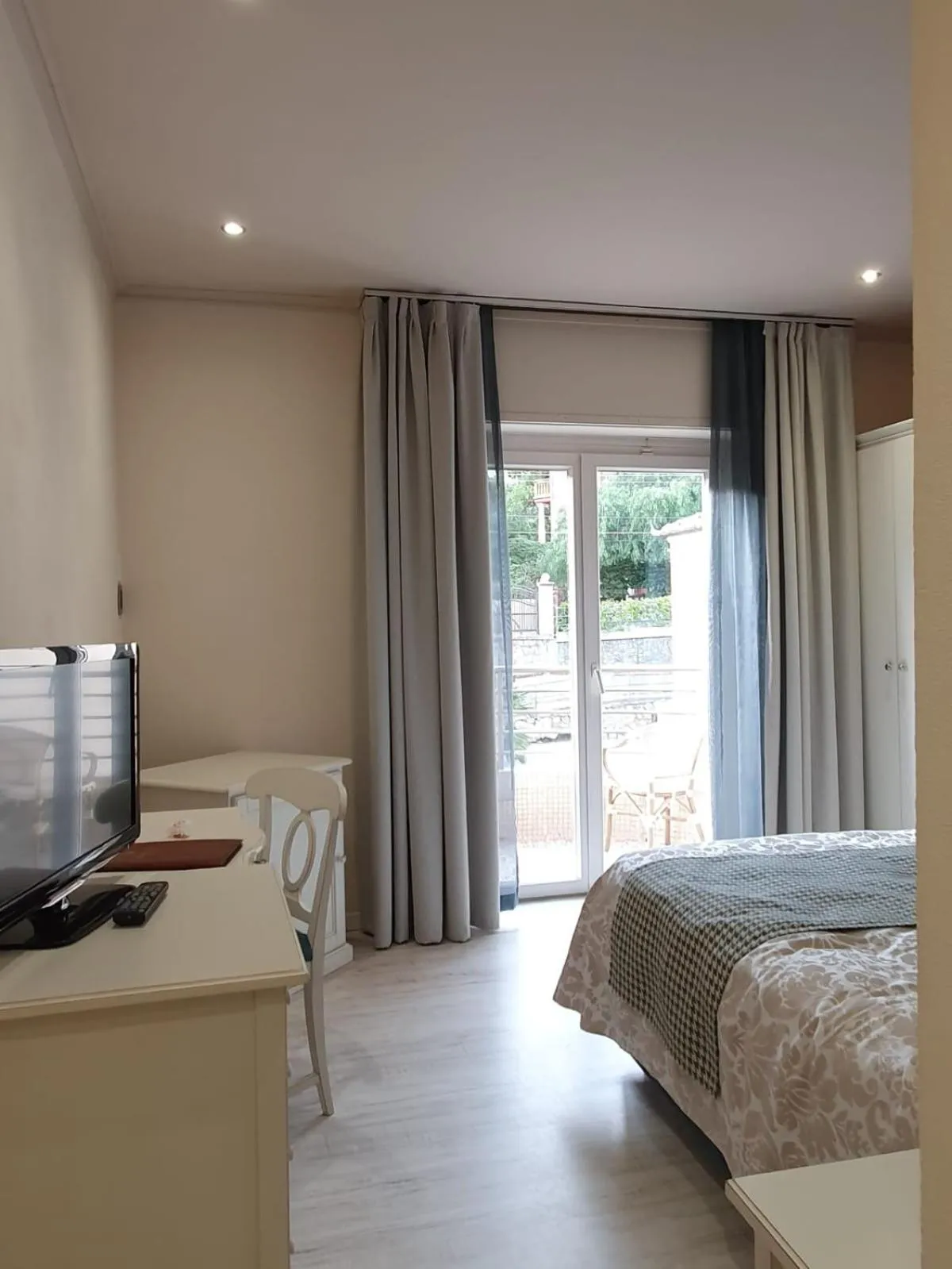 Balcony/Terrace, Bed in Hotel Regina