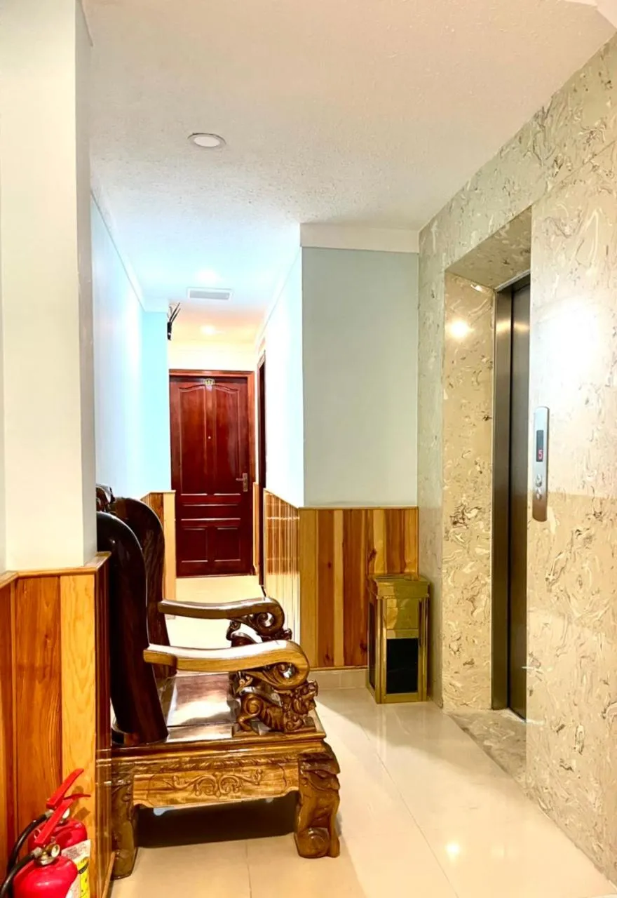 Communal lounge/ TV room in Hotel Phuong Nghi