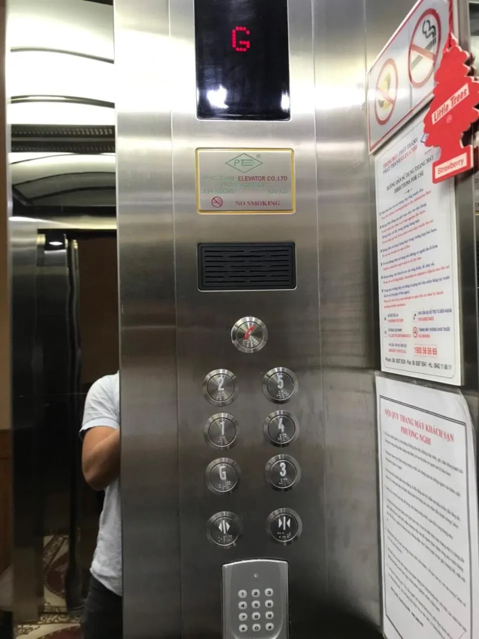 elevator in Hotel Phuong Nghi