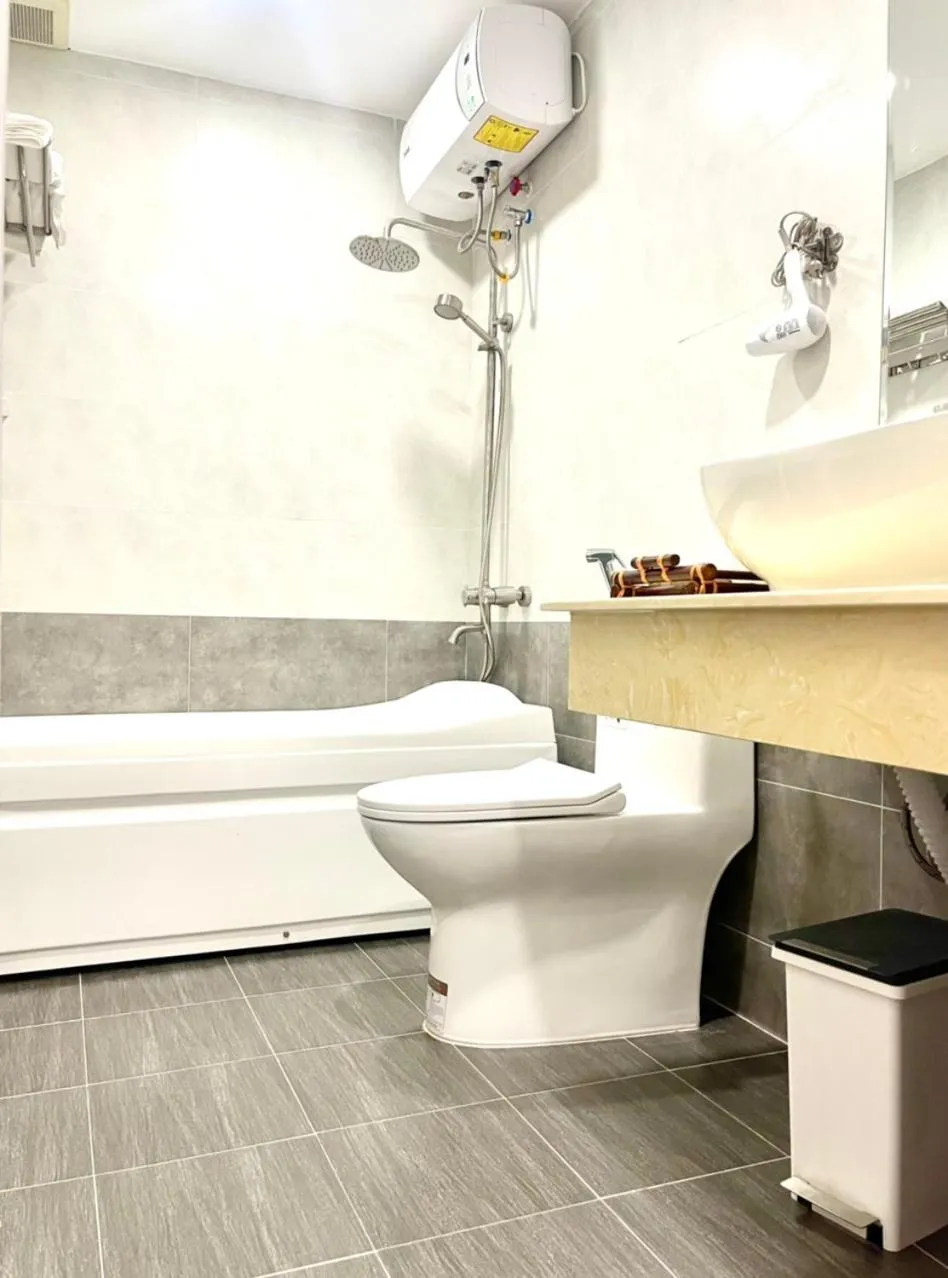 Shower in Hotel Phuong Nghi