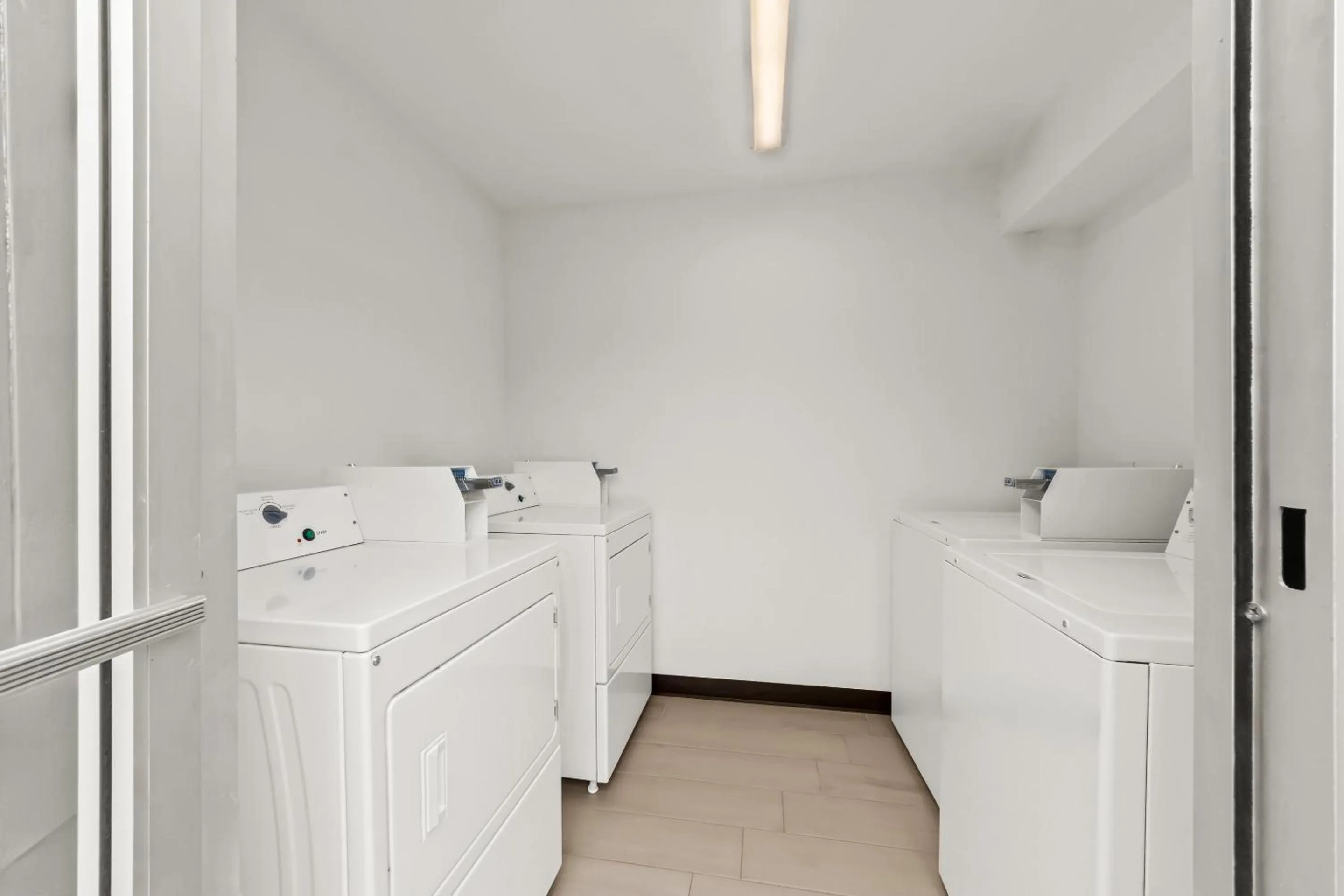 laundry in Red Roof Inn Del Rio