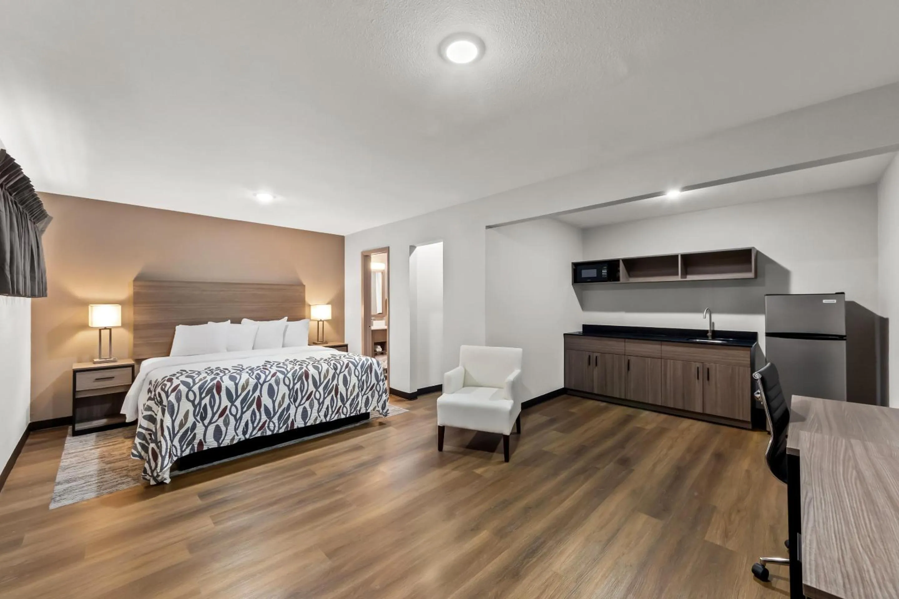 Bedroom, Bed in Red Roof Inn Del Rio