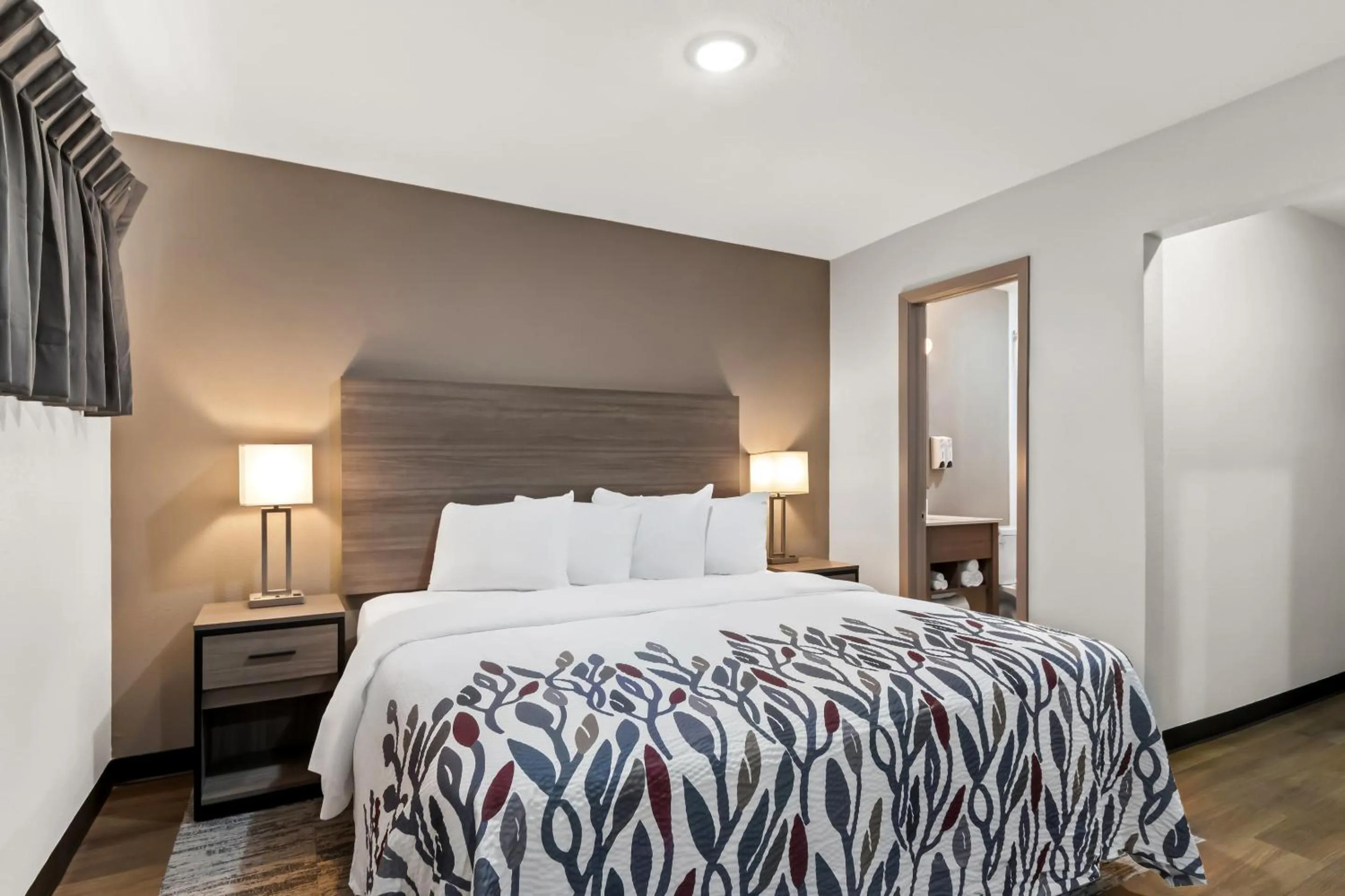 Bedroom, Bed in Red Roof Inn Del Rio