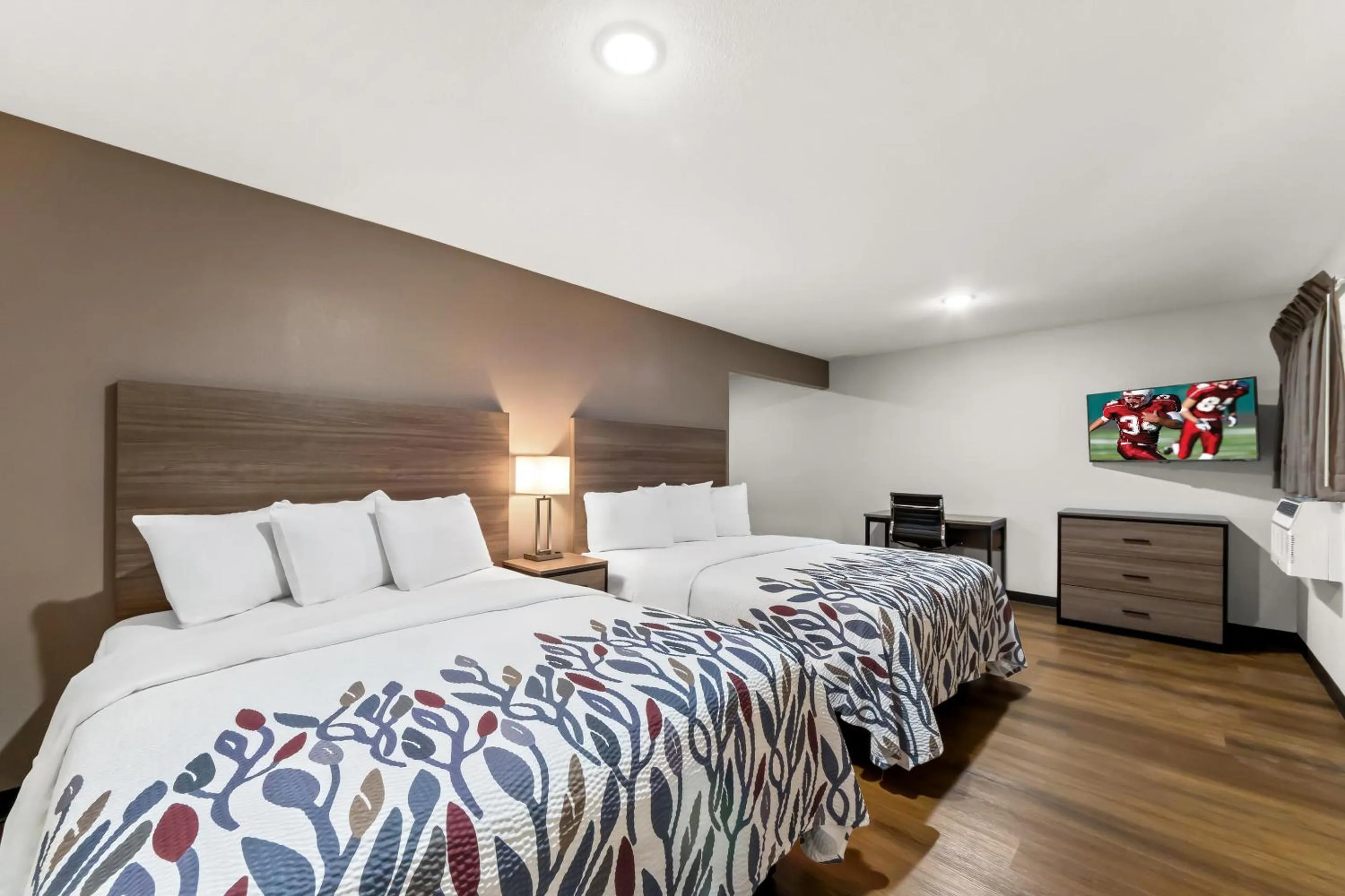 Photo of the whole room, Bed in Red Roof Inn Del Rio