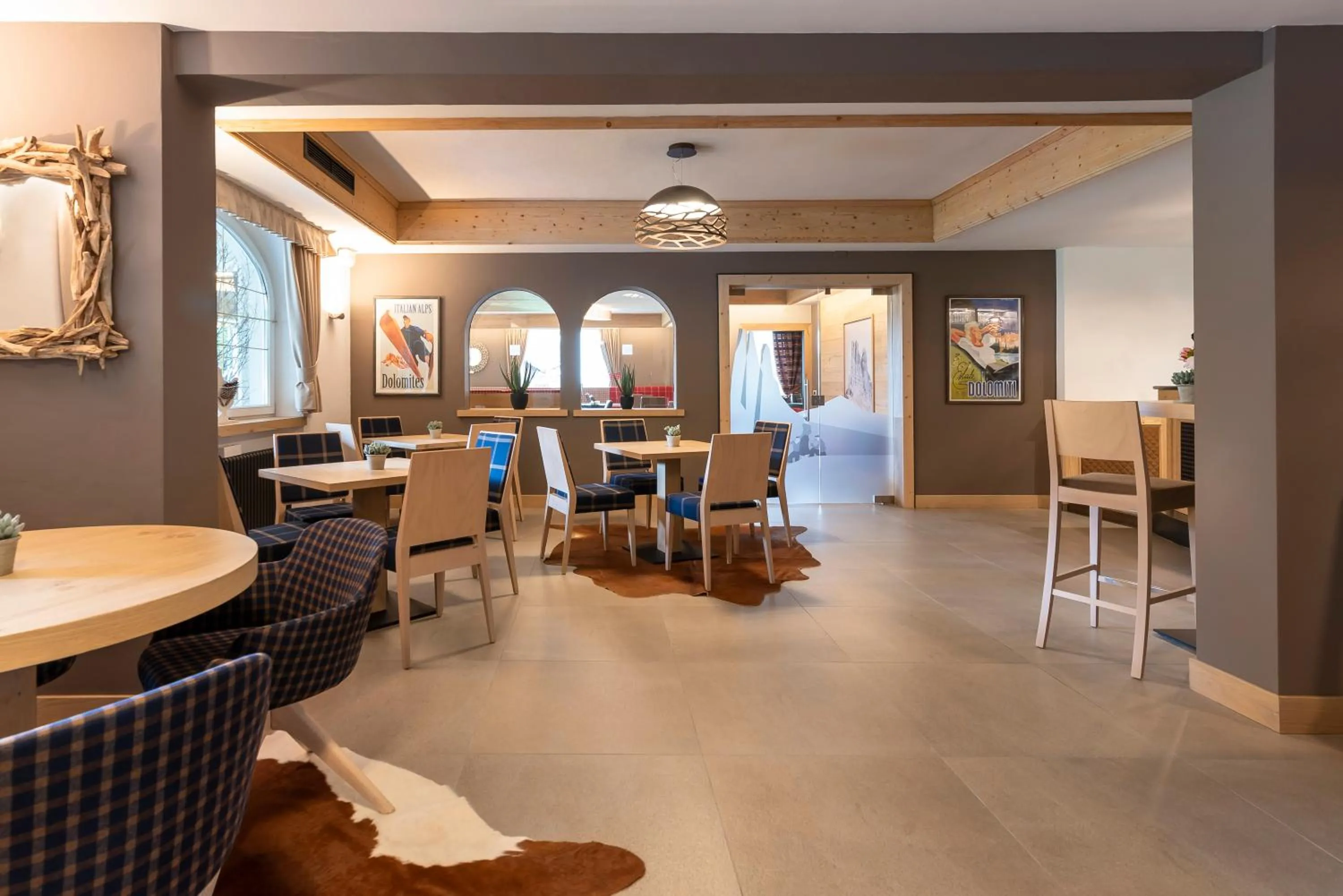 Lounge or bar in X Alp Hotel