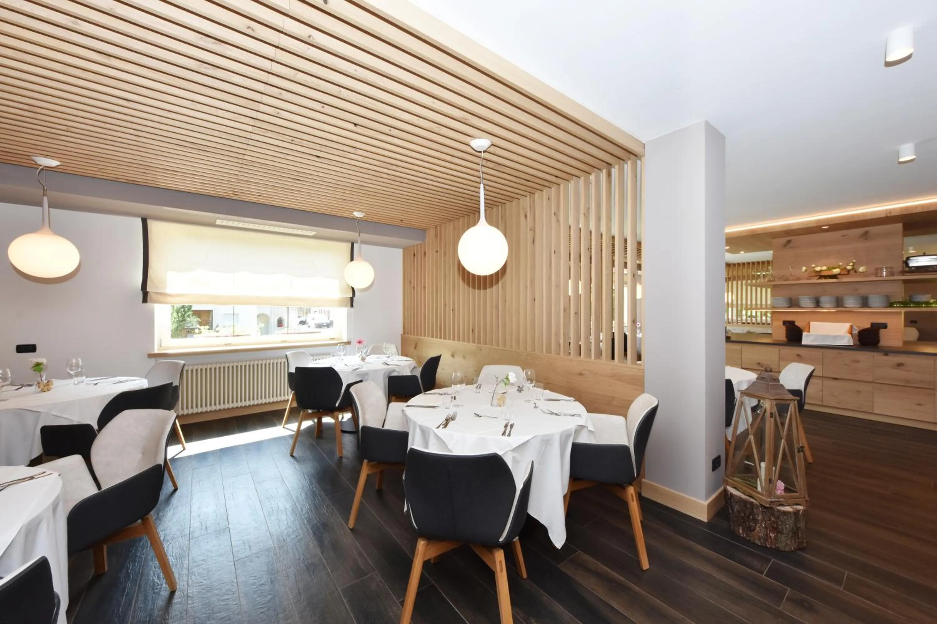 Restaurant/places to eat in X Alp Hotel