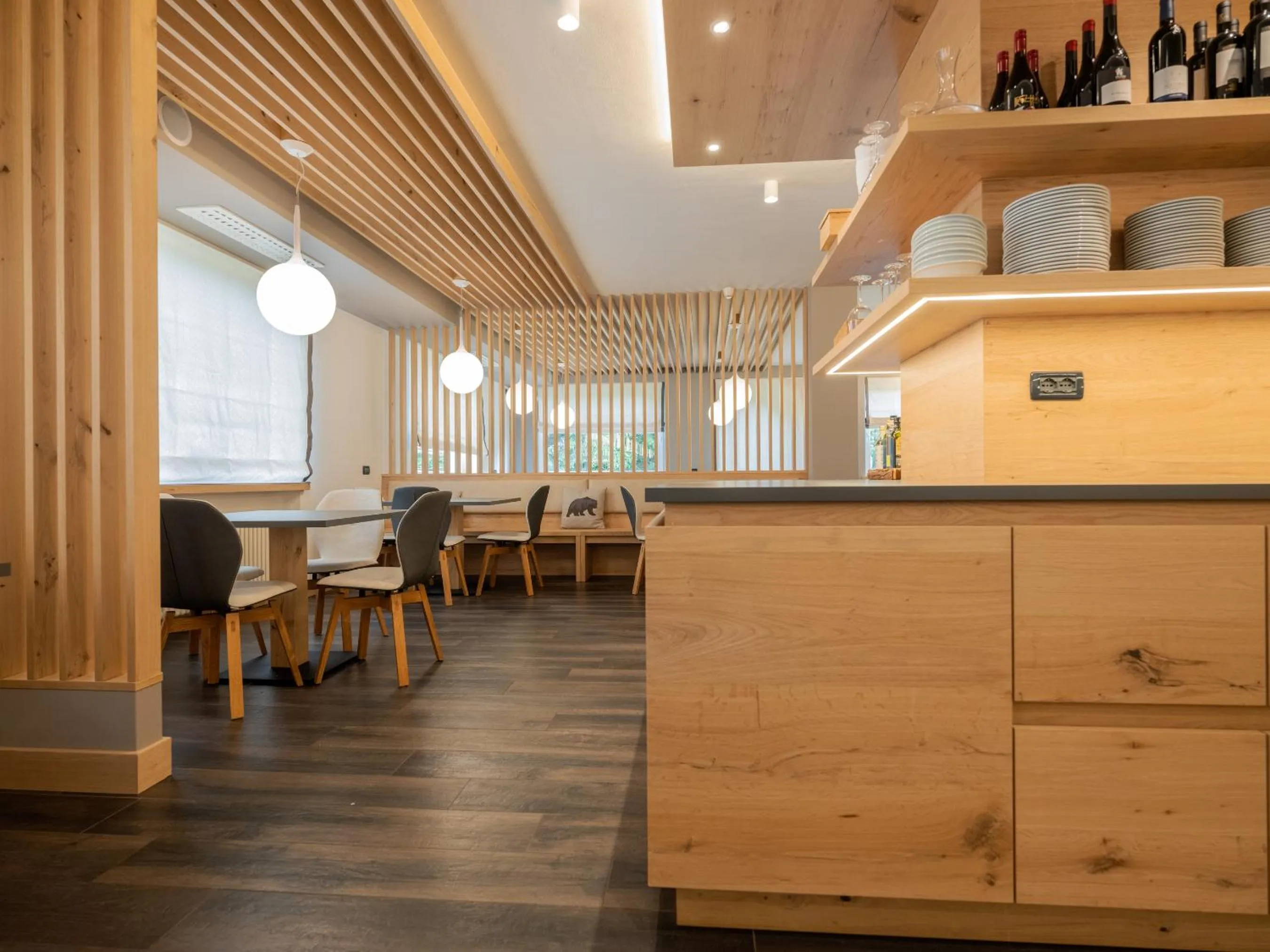 Restaurant/places to eat in X Alp Hotel