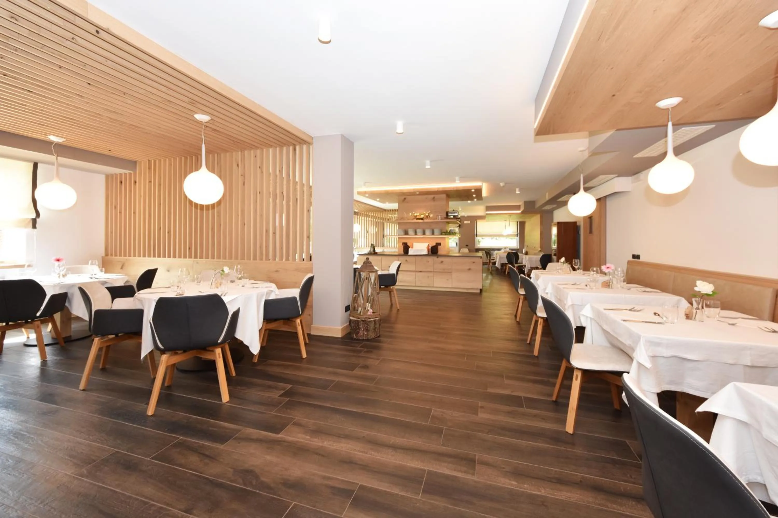 Restaurant/places to eat in X Alp Hotel