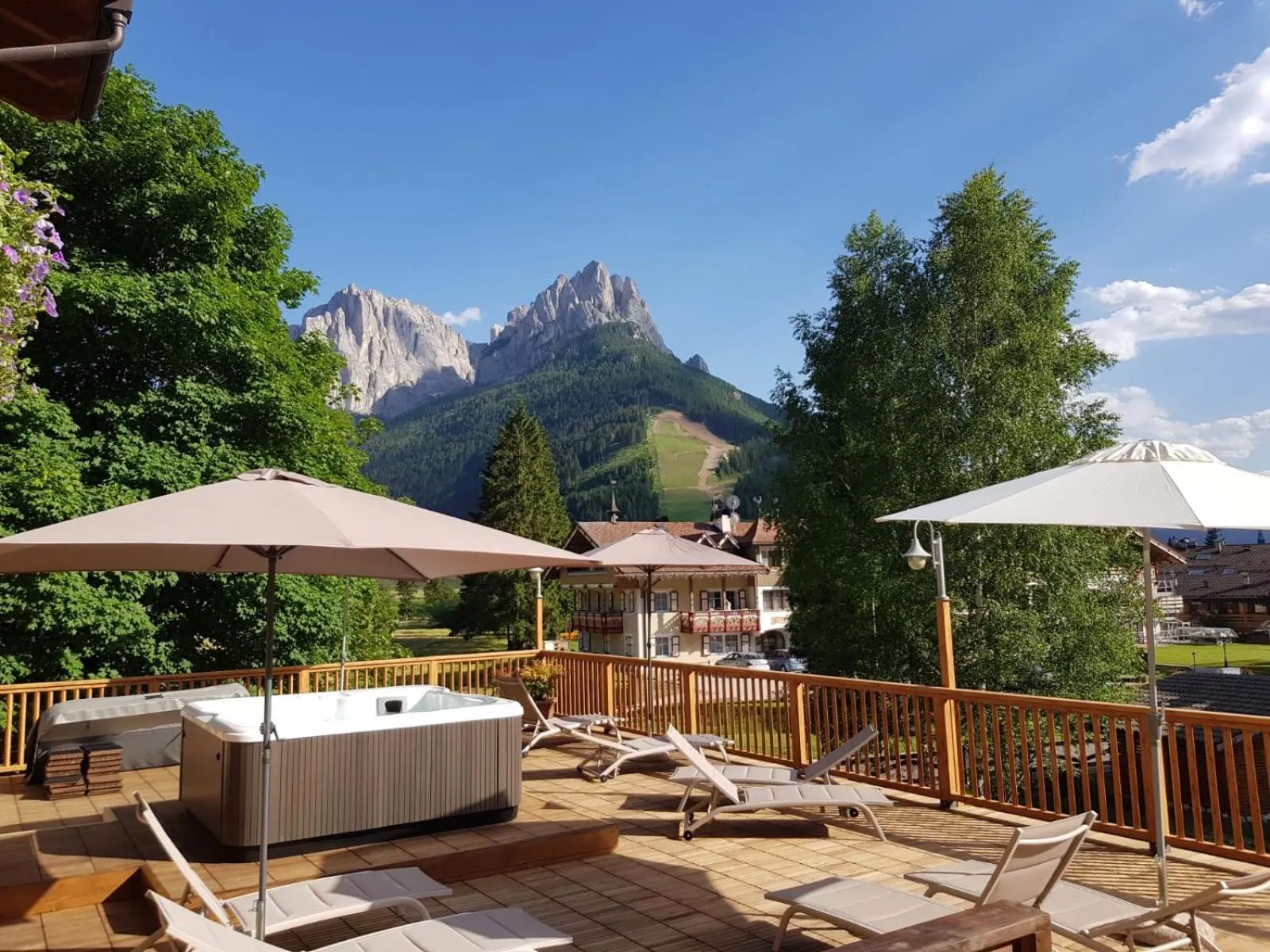 Hot Tub in X Alp Hotel