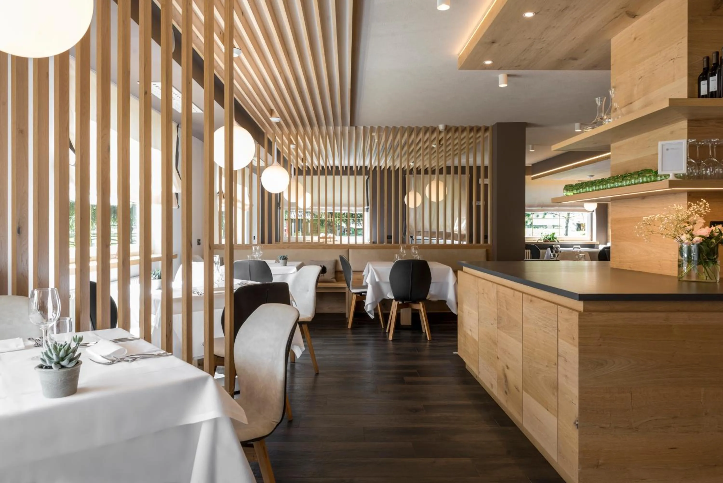 Restaurant/places to eat in X Alp Hotel