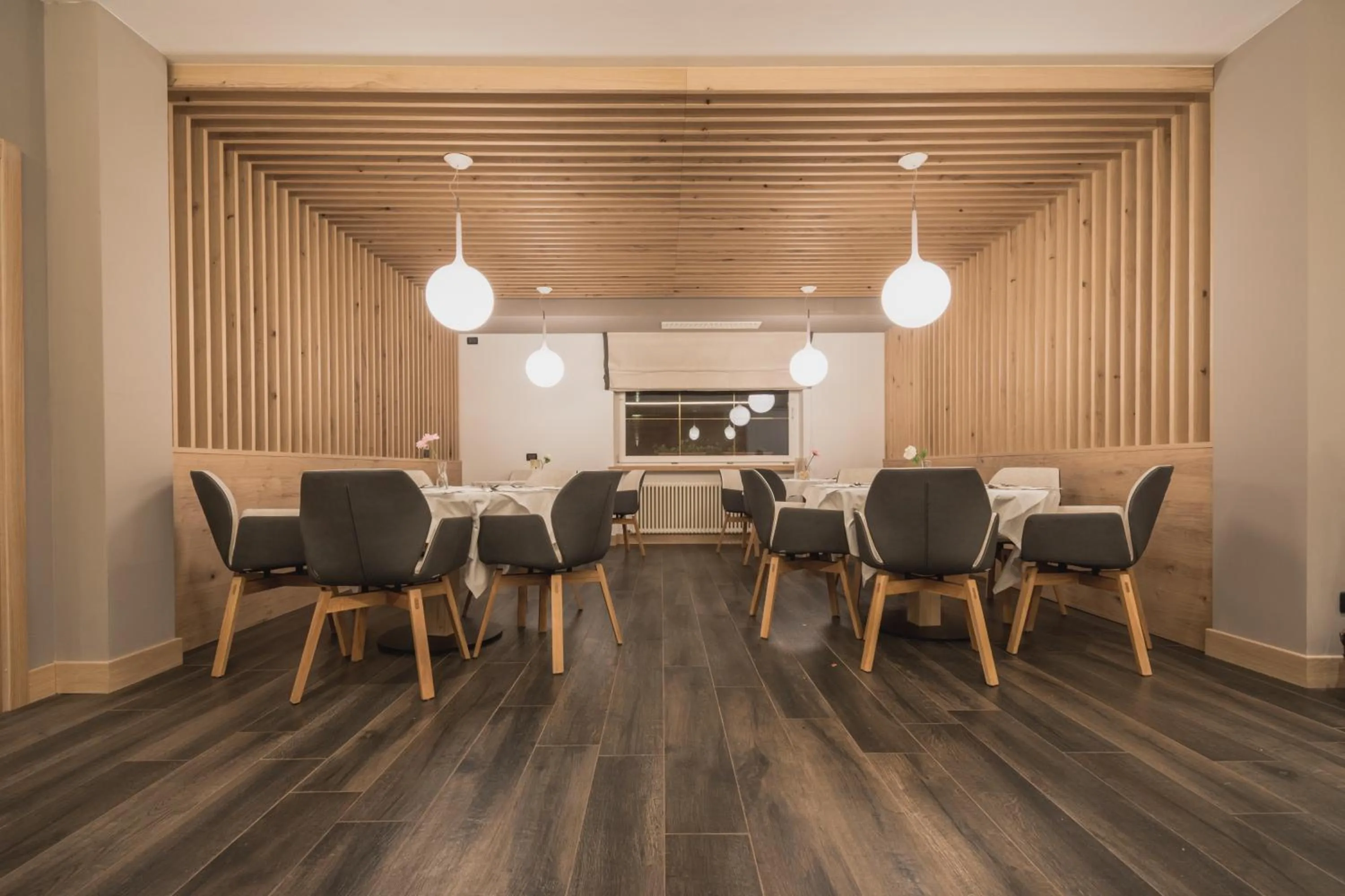 Restaurant/places to eat in X Alp Hotel