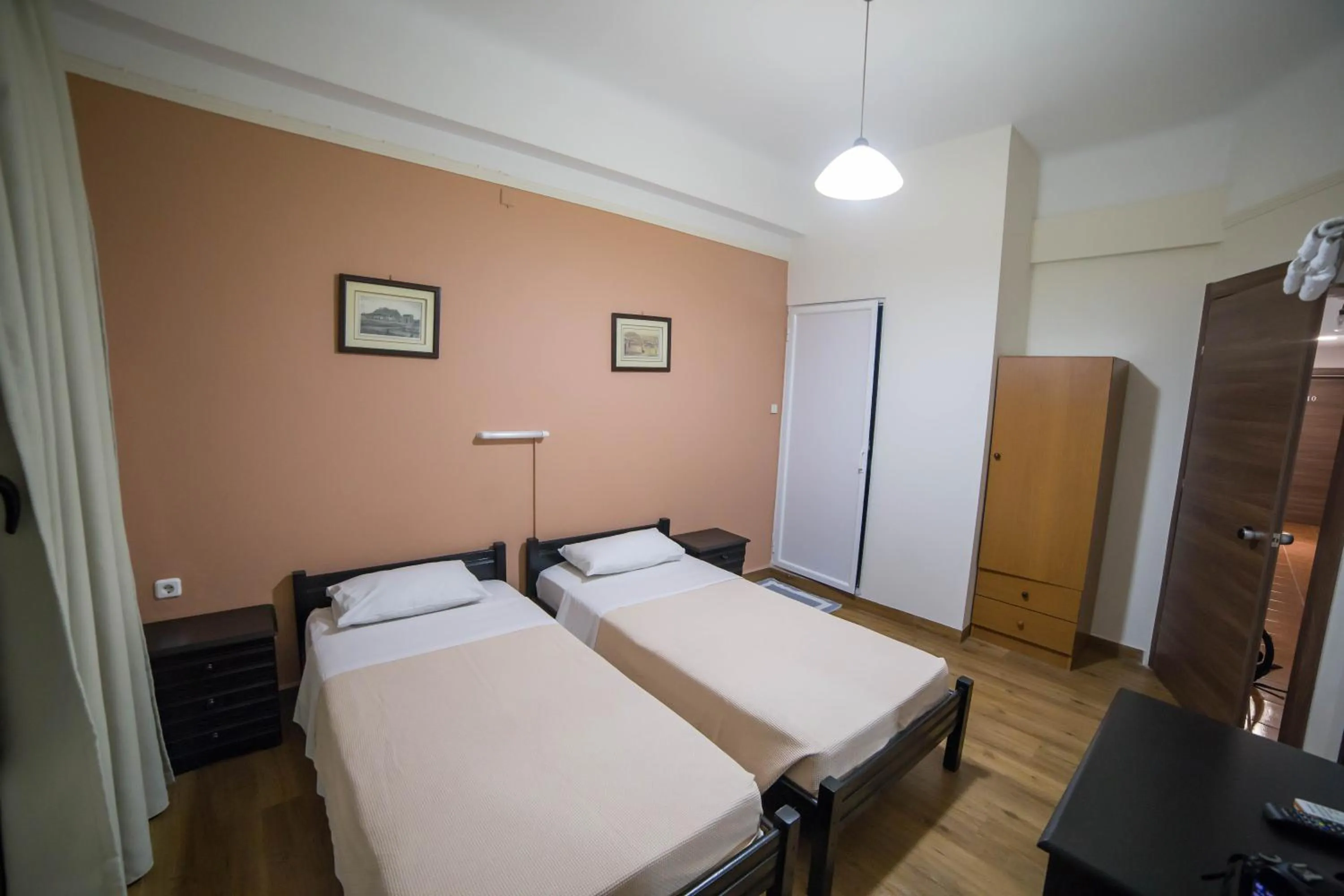 Photo of the whole room, Bed in Tempi Hotel