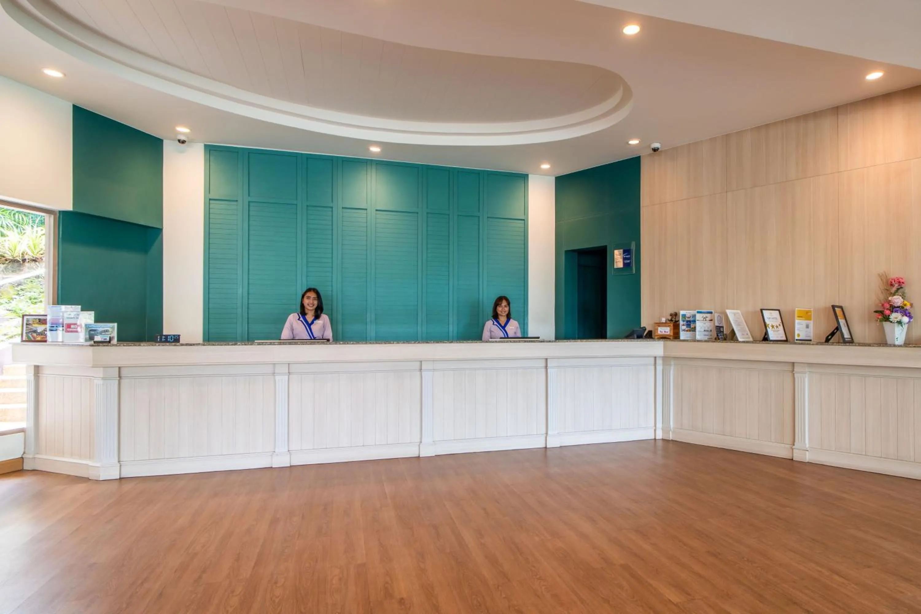 Lobby or reception in Best Western Phuket Ocean Resort